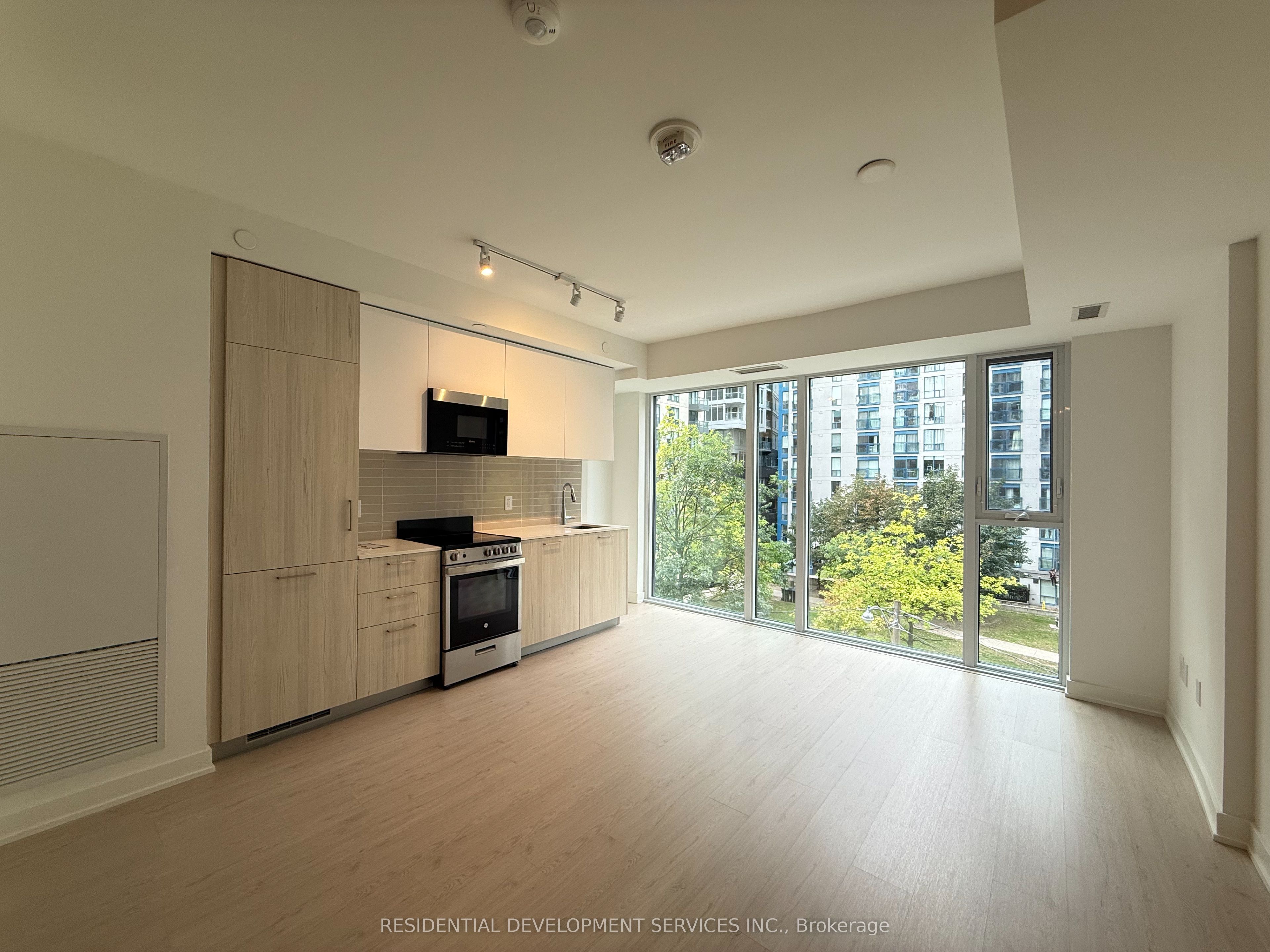 65 Mutual Street 408 Property Photo 4