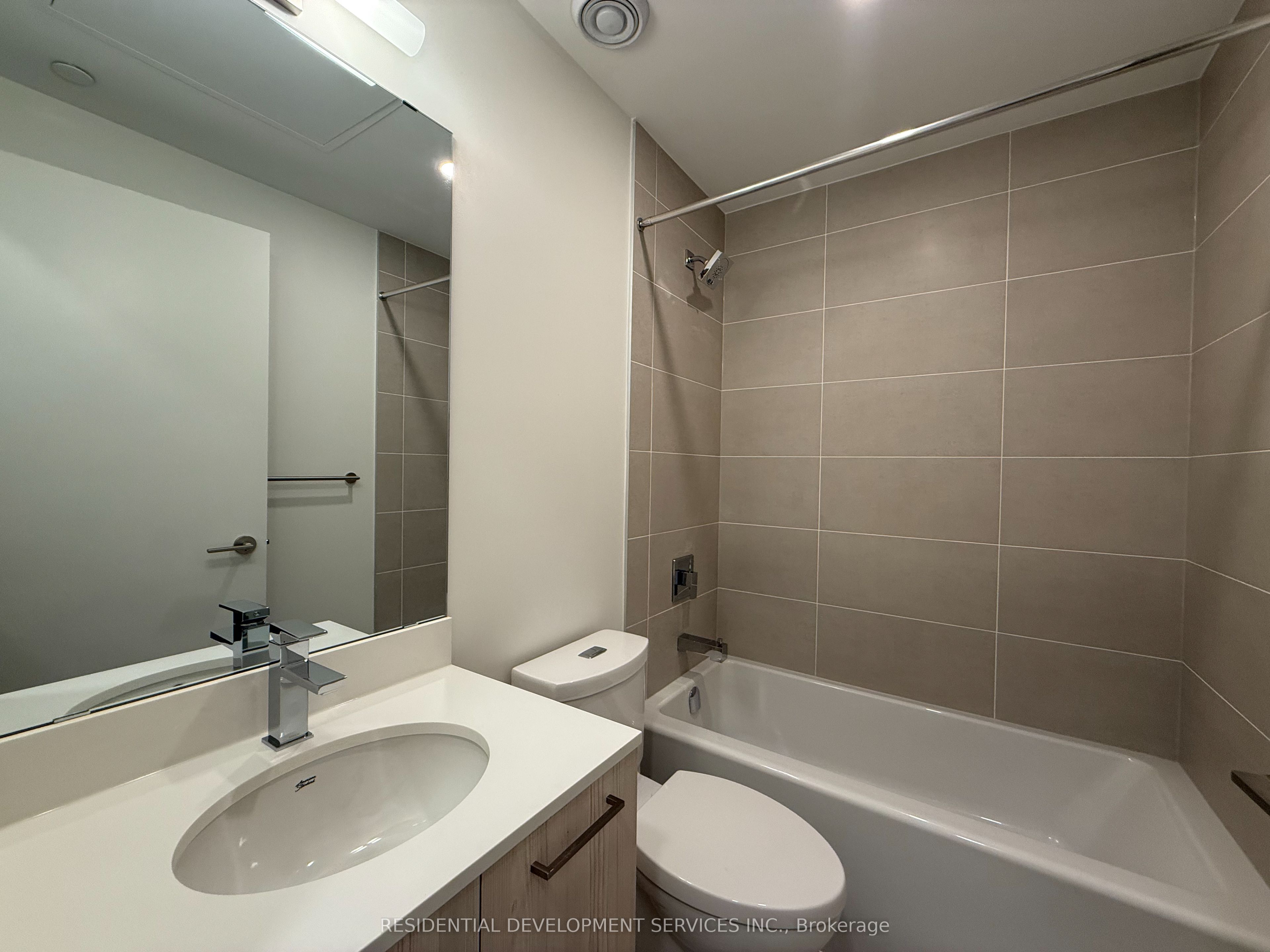 65 Mutual Street 408 Property Photo 8