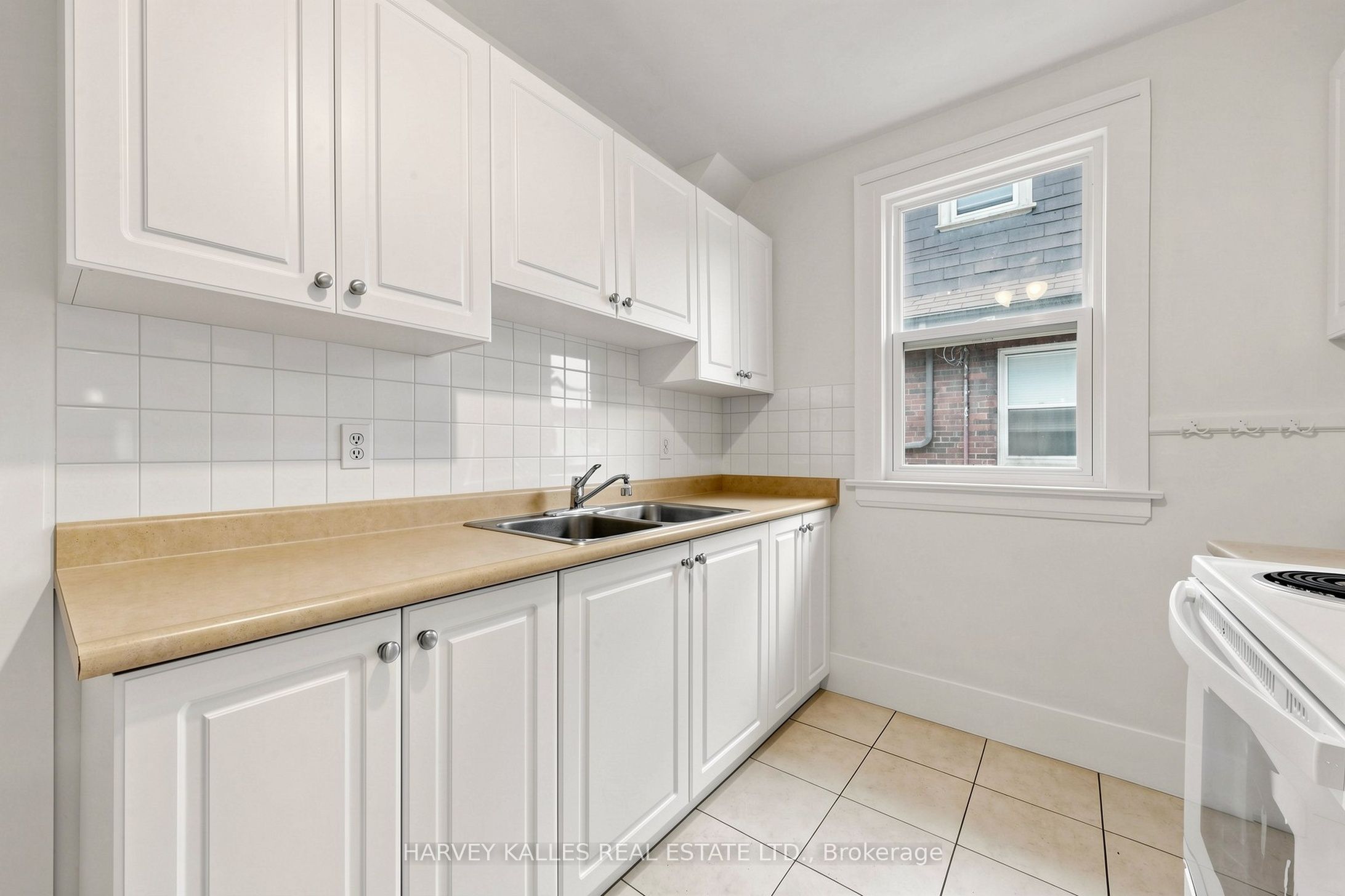 163 Highbourne Road South 2nd Property Photo 19