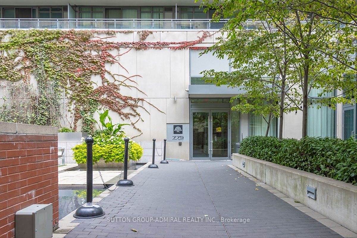 775 King Street W 221 Property Photo 1
