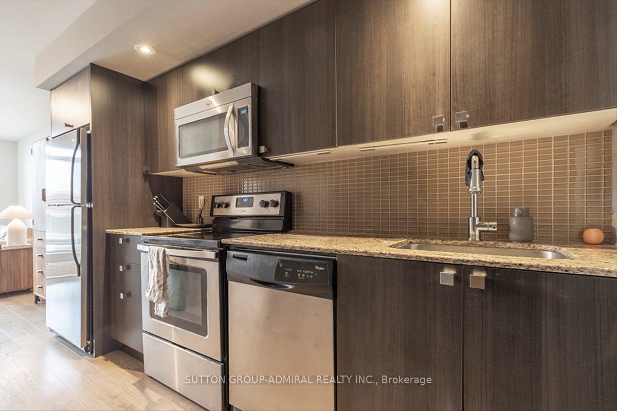 775 King Street W 221 Property Photo 6