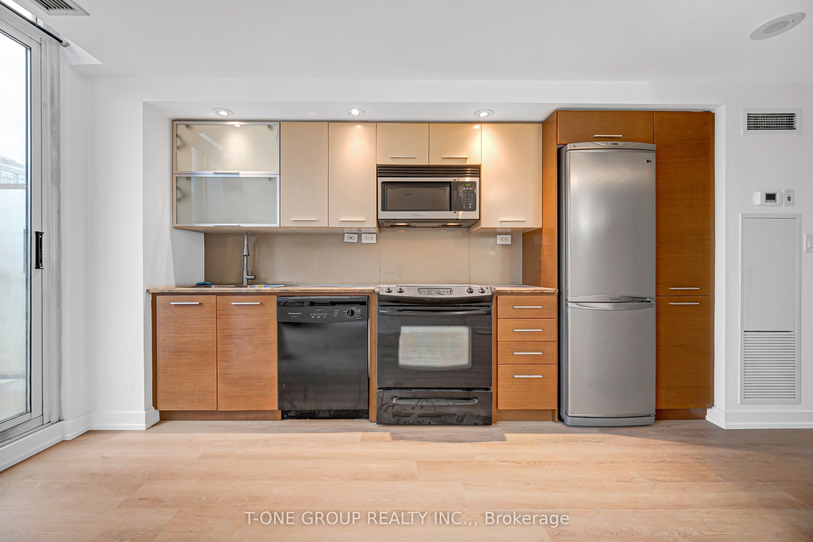 8 Telegram Mews 738 Property Photo 1
