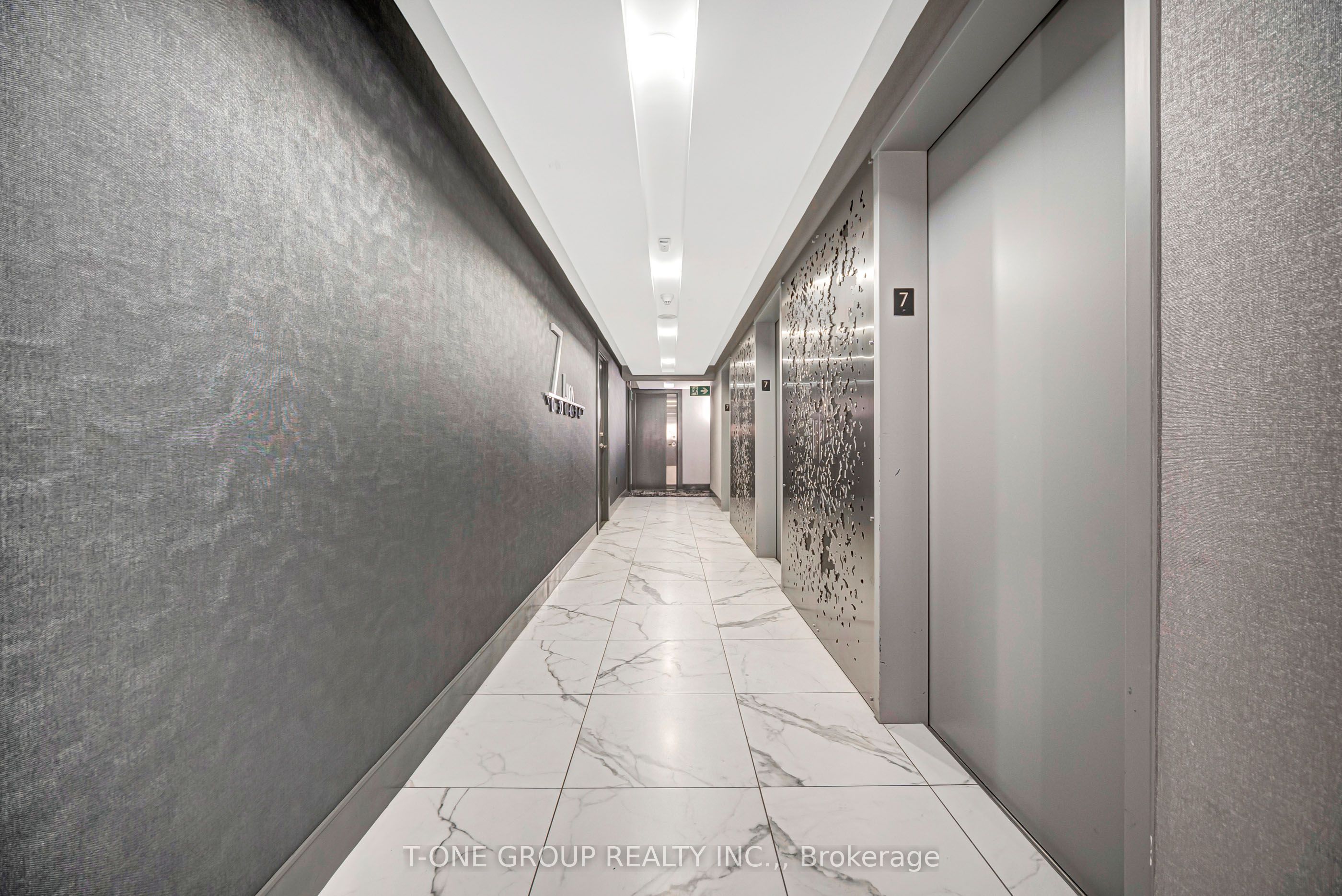 8 Telegram Mews 738 Property Photo 7