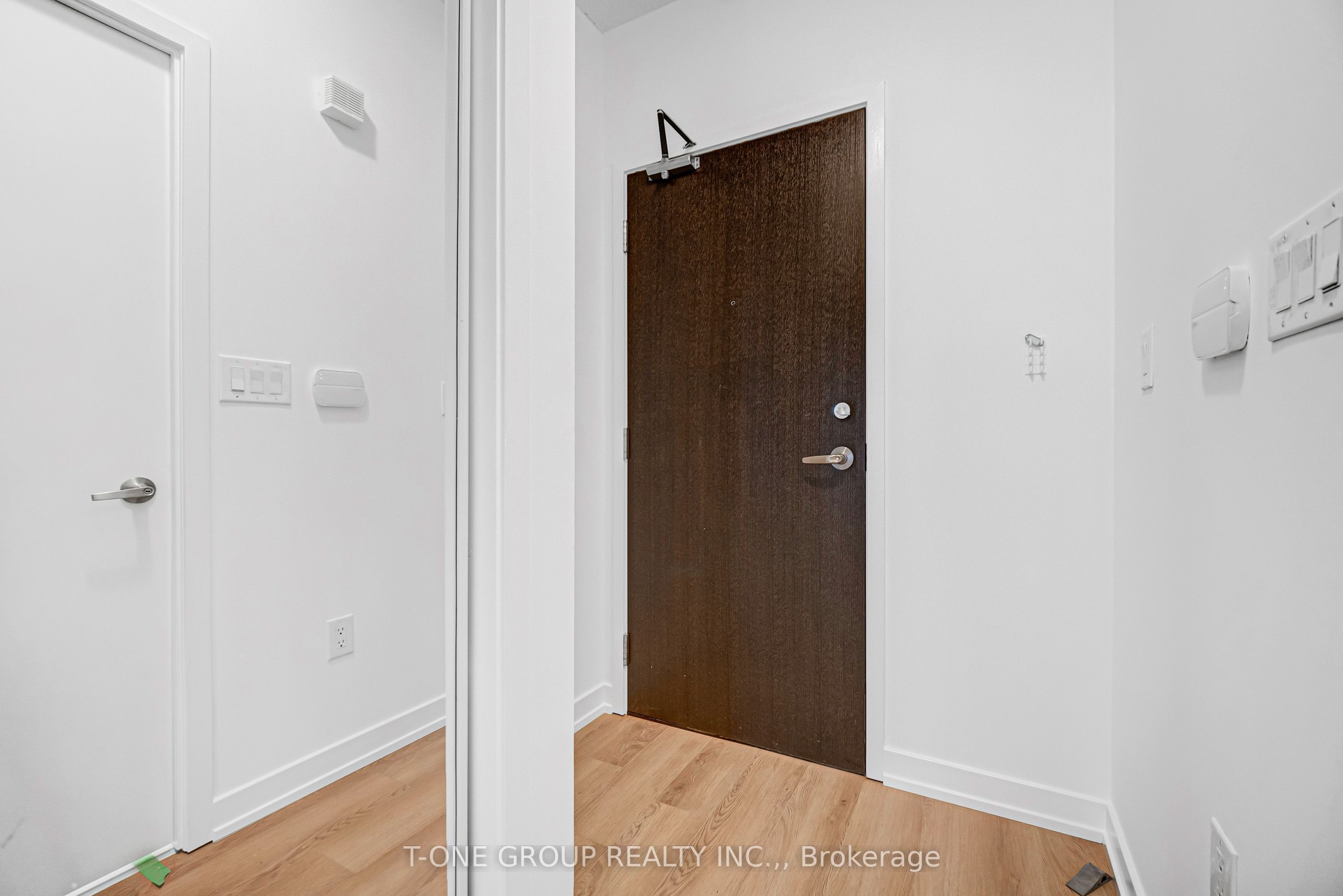 8 Telegram Mews 738 Property Photo 9