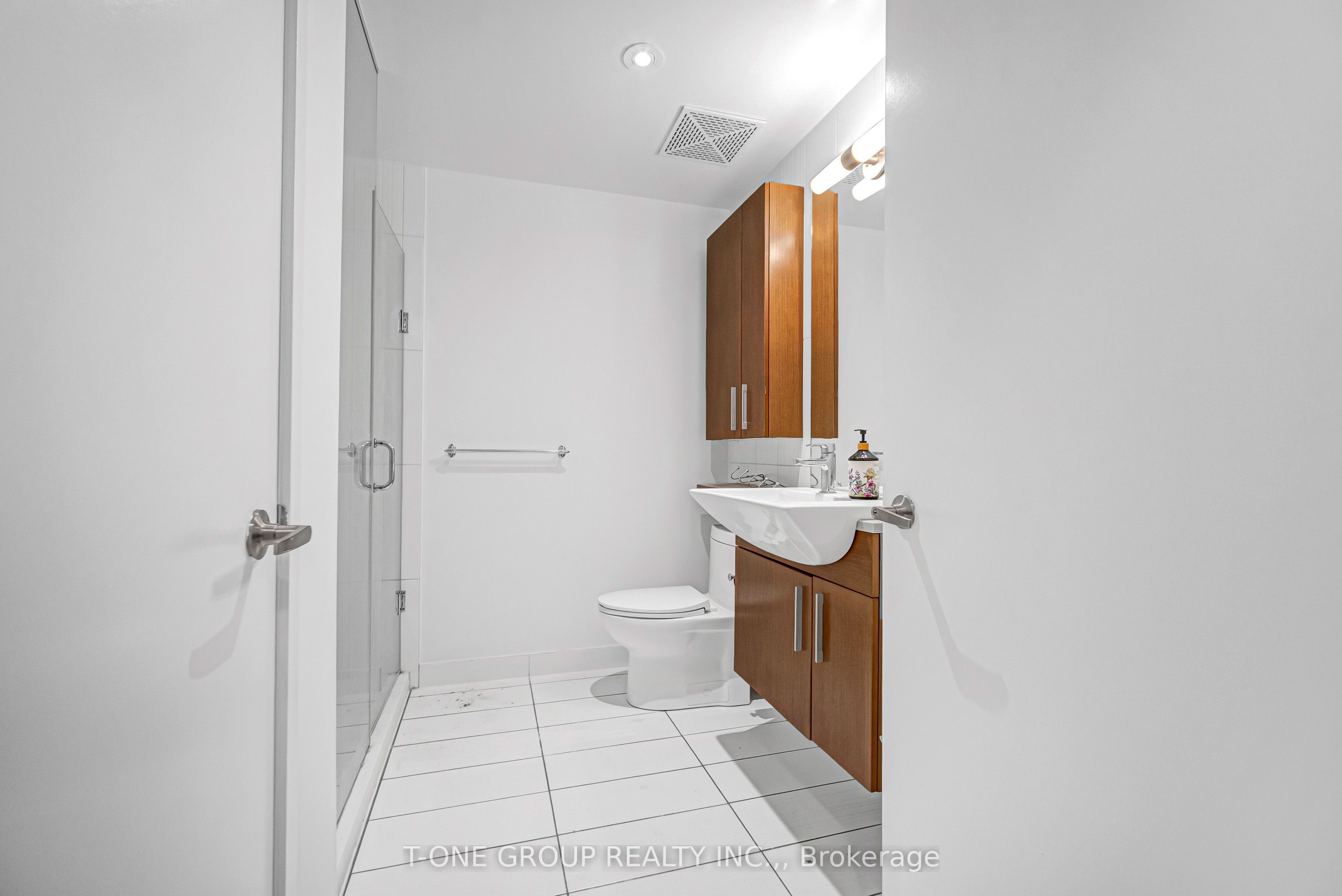 8 Telegram Mews 738 Property Photo 12