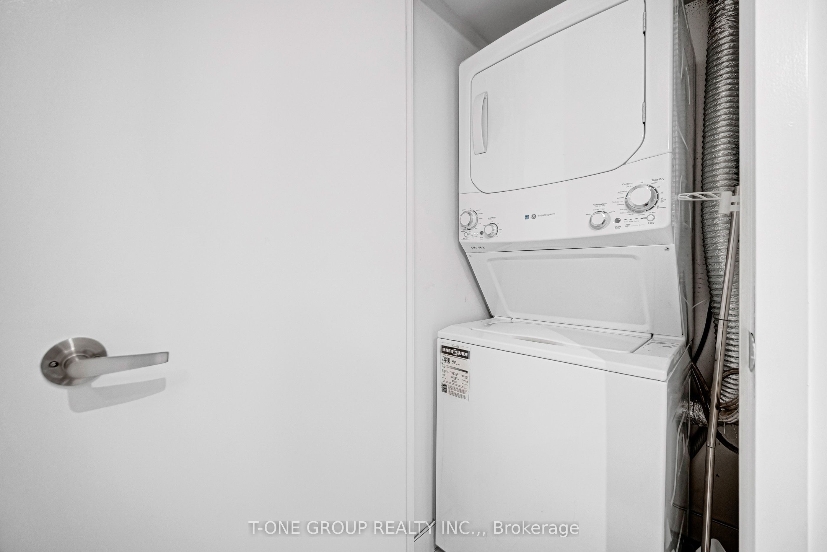 8 Telegram Mews 738 Property Photo 14