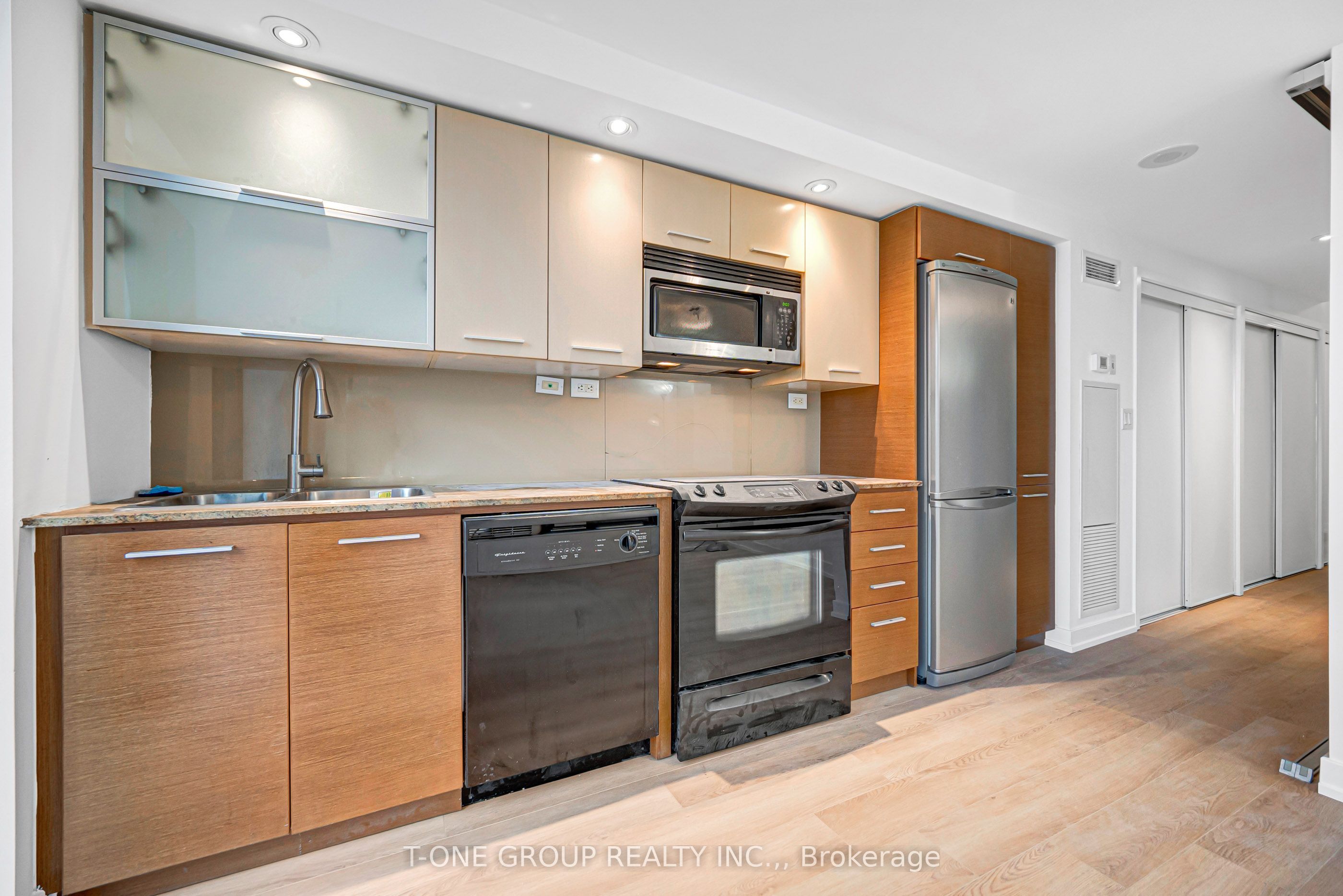 8 Telegram Mews 738 Property Photo 16