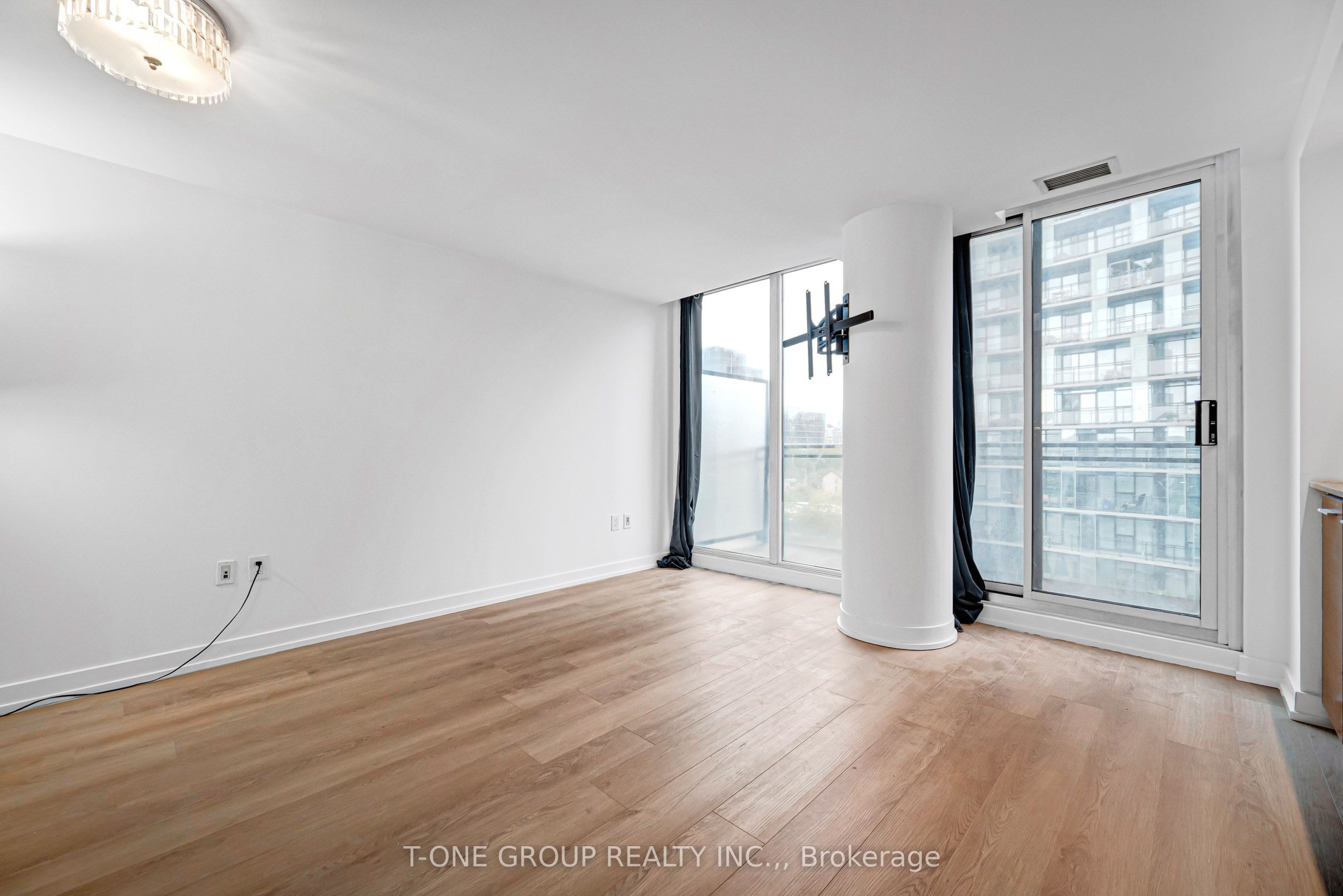 8 Telegram Mews 738 Property Photo 19