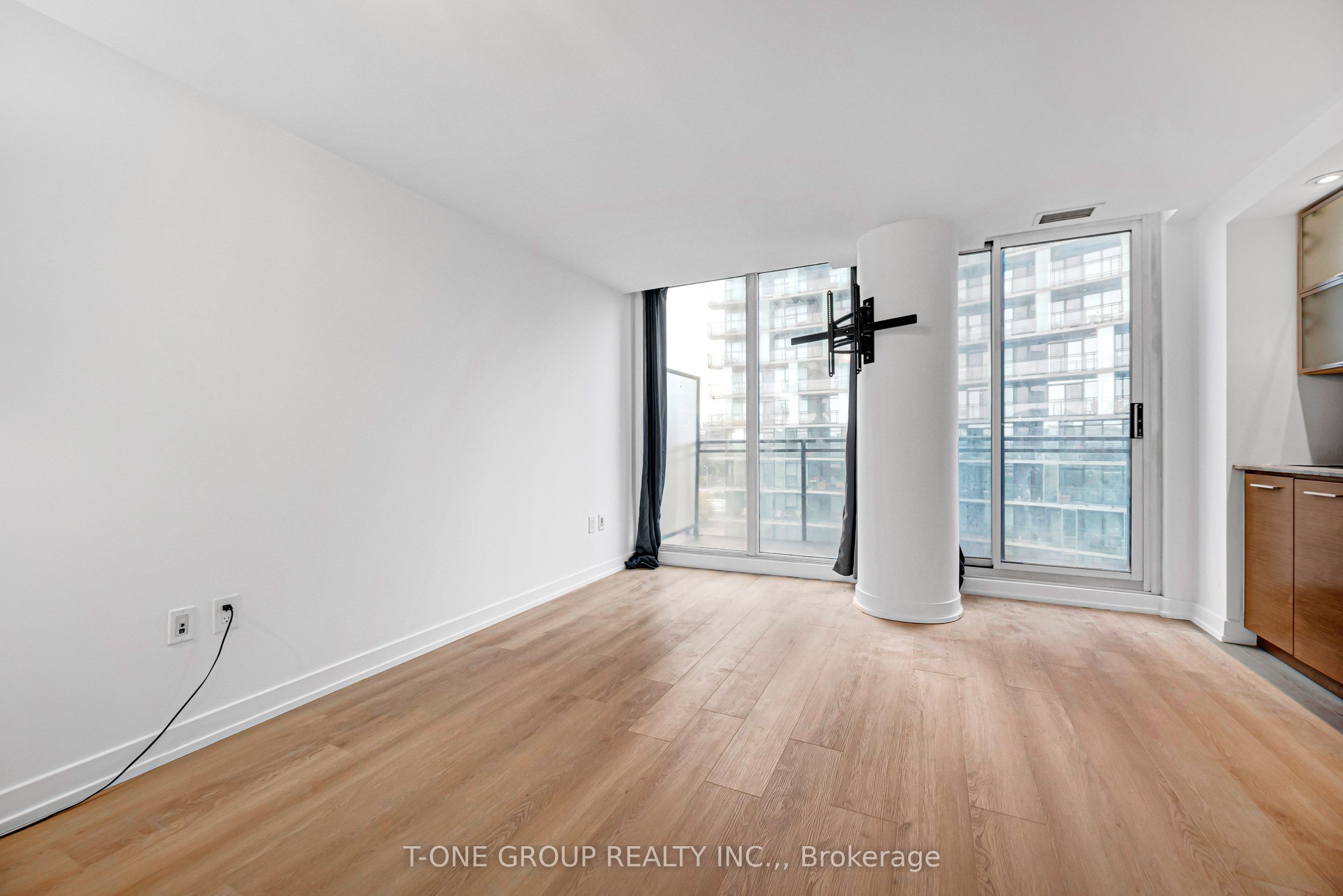 8 Telegram Mews 738 Property Photo 20