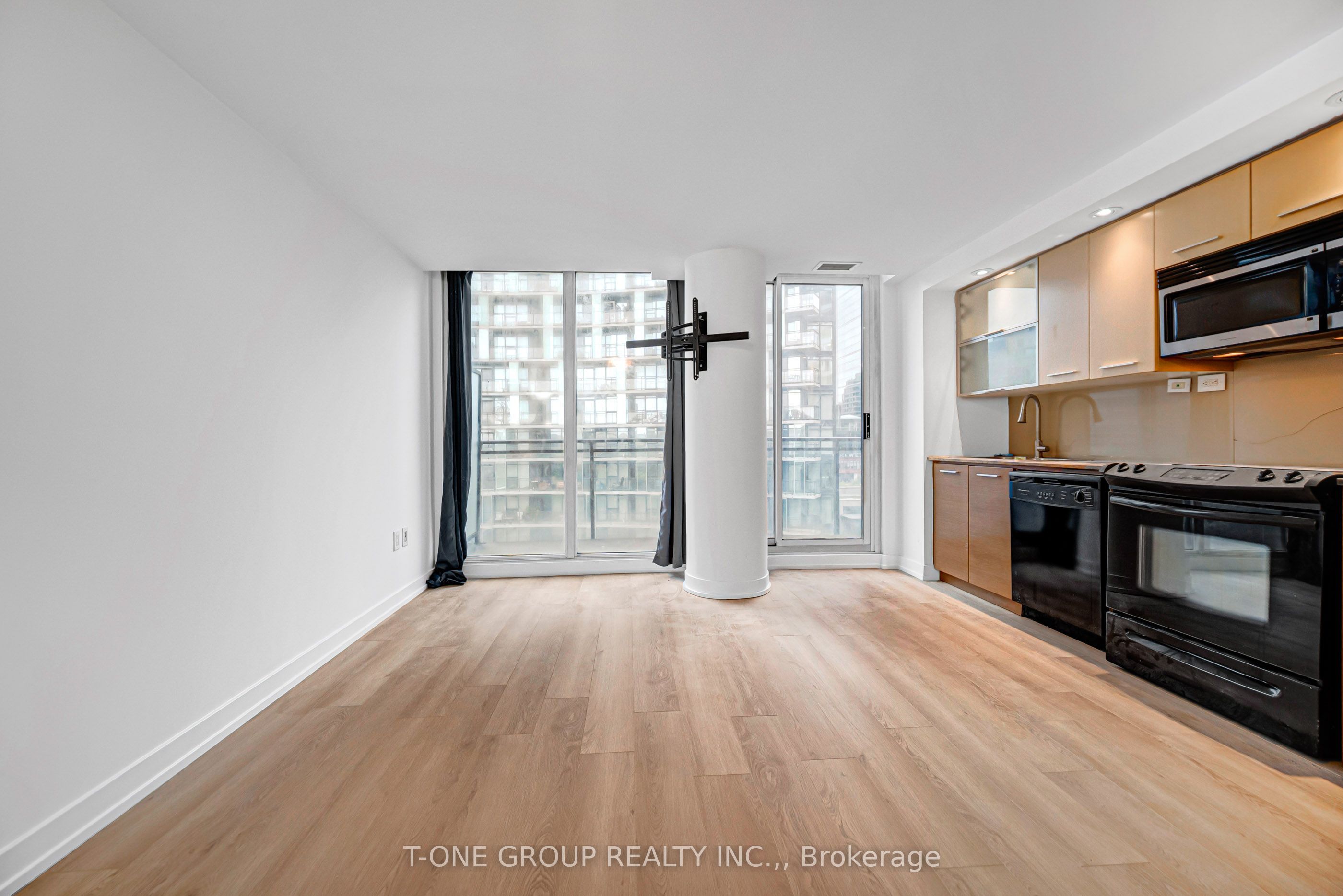 8 Telegram Mews 738 Property Photo 21