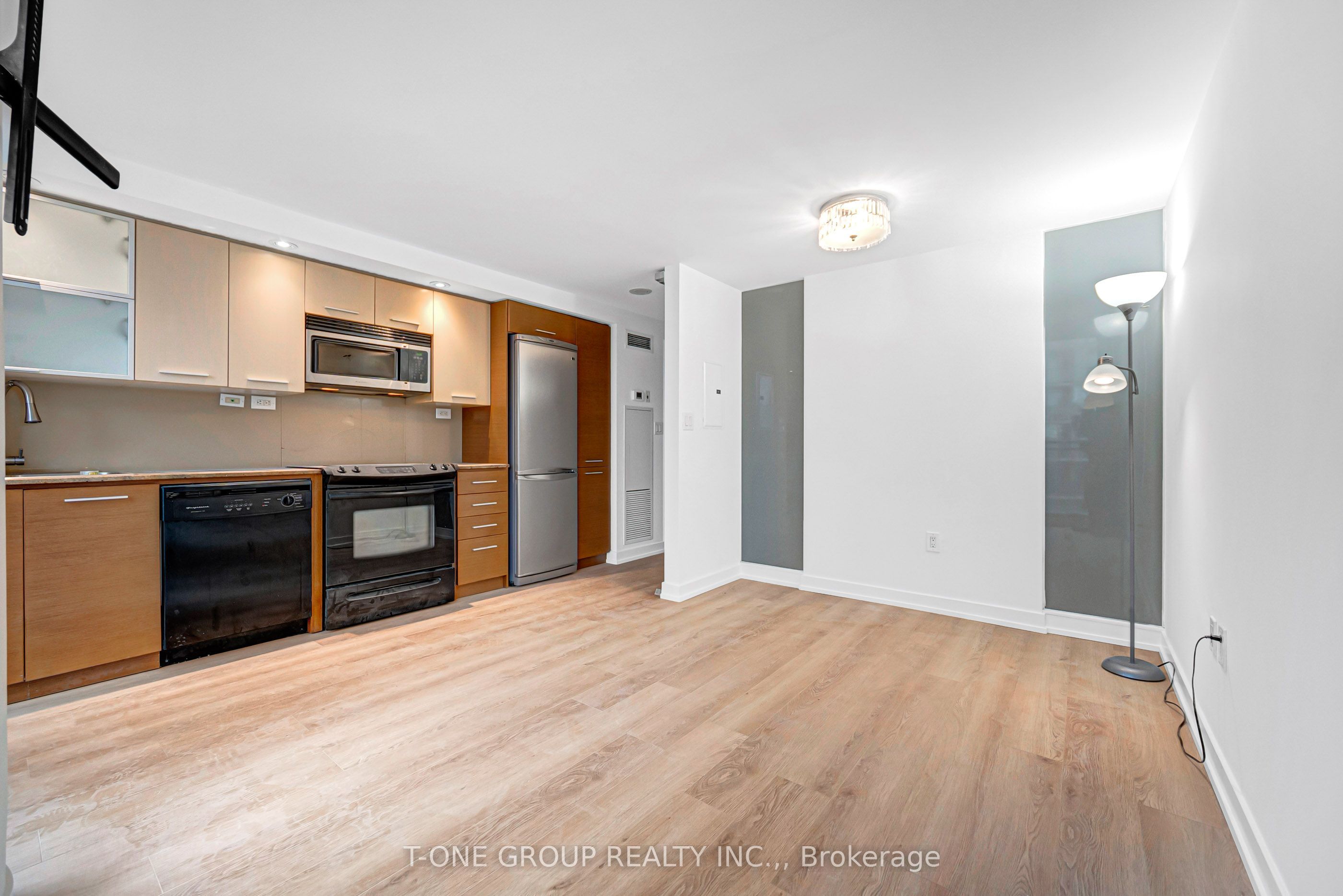 8 Telegram Mews 738 Property Photo 23