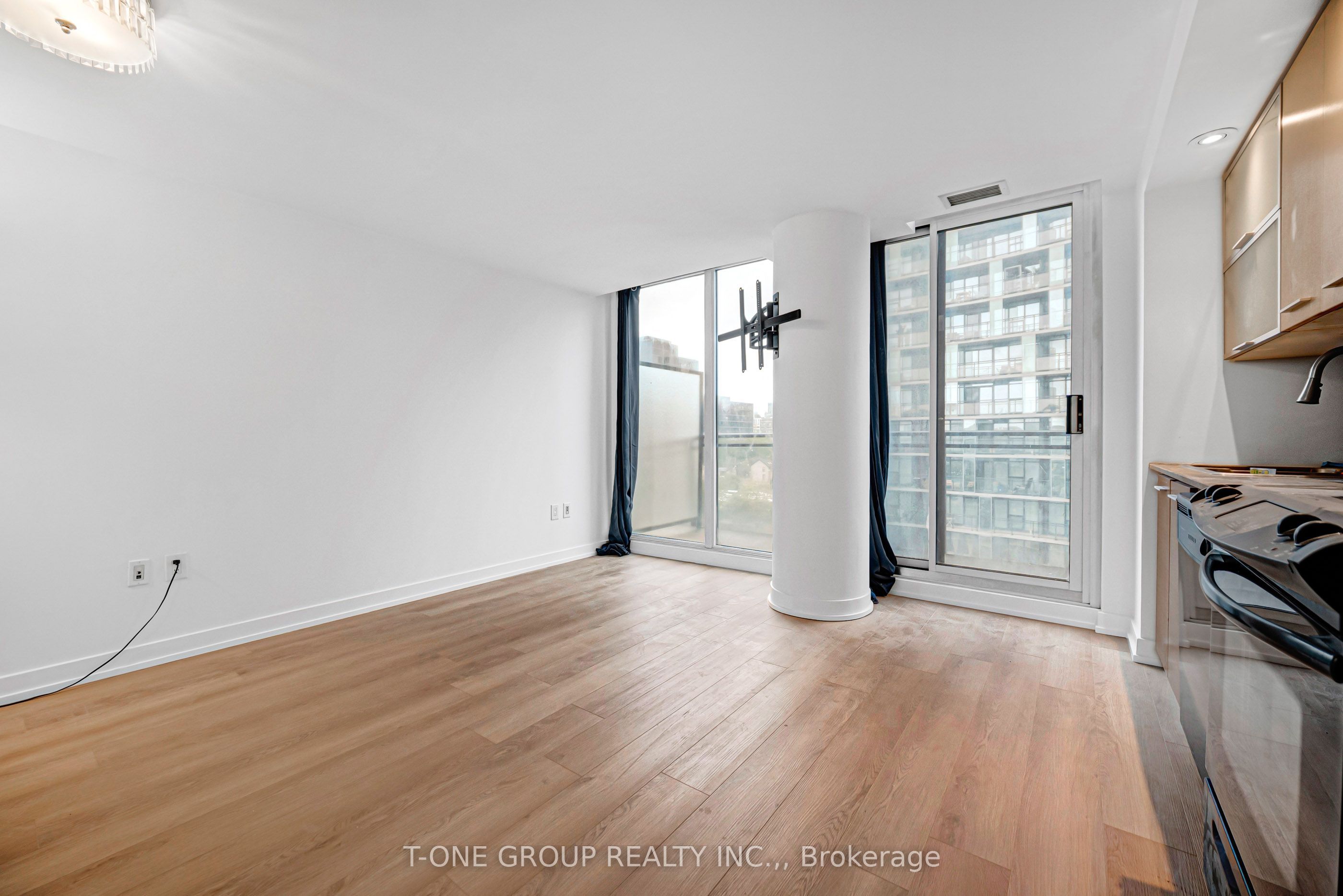8 Telegram Mews 738 Property Photo 26