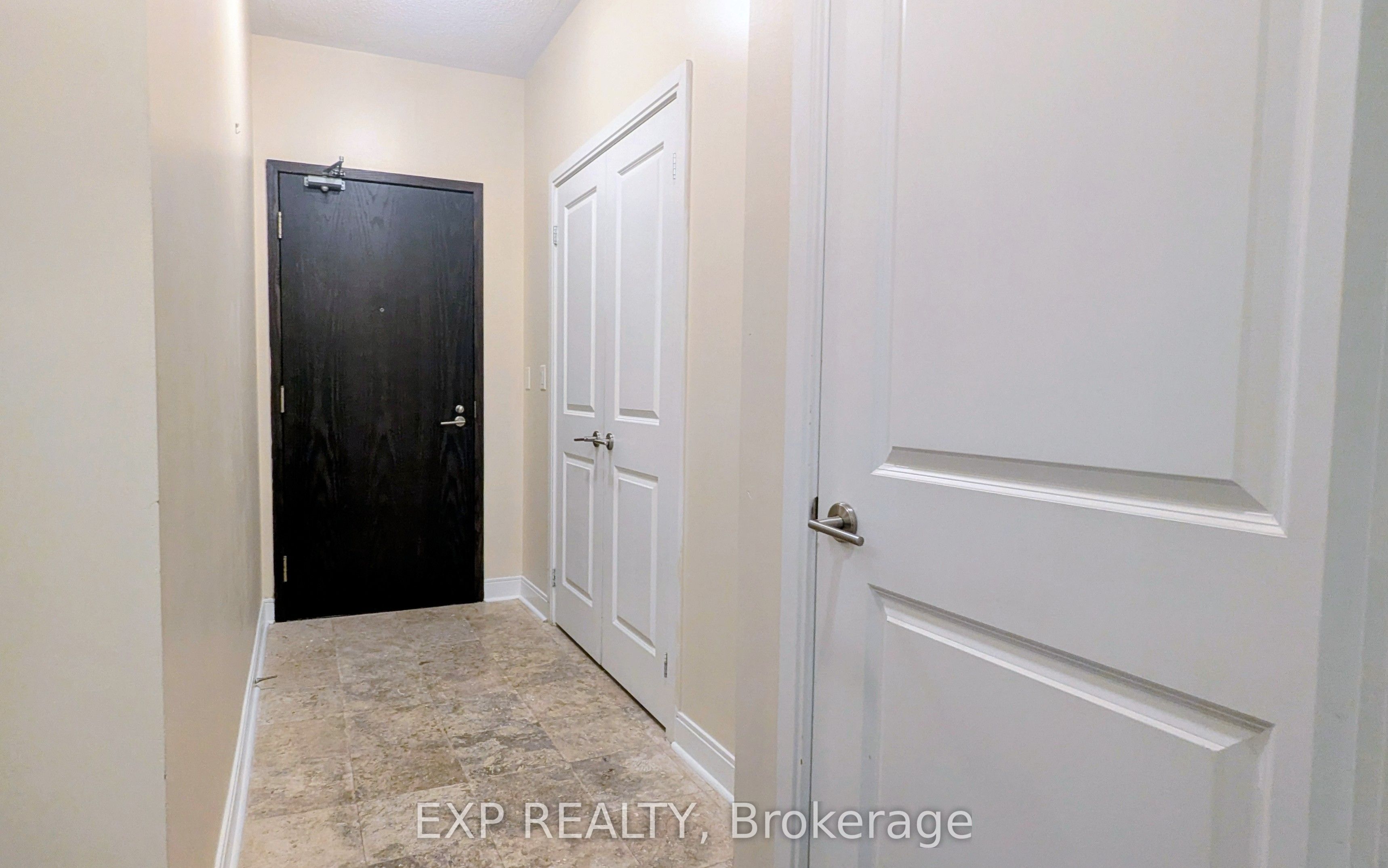 18 Yorkville Avenue 209 Property Photo 3