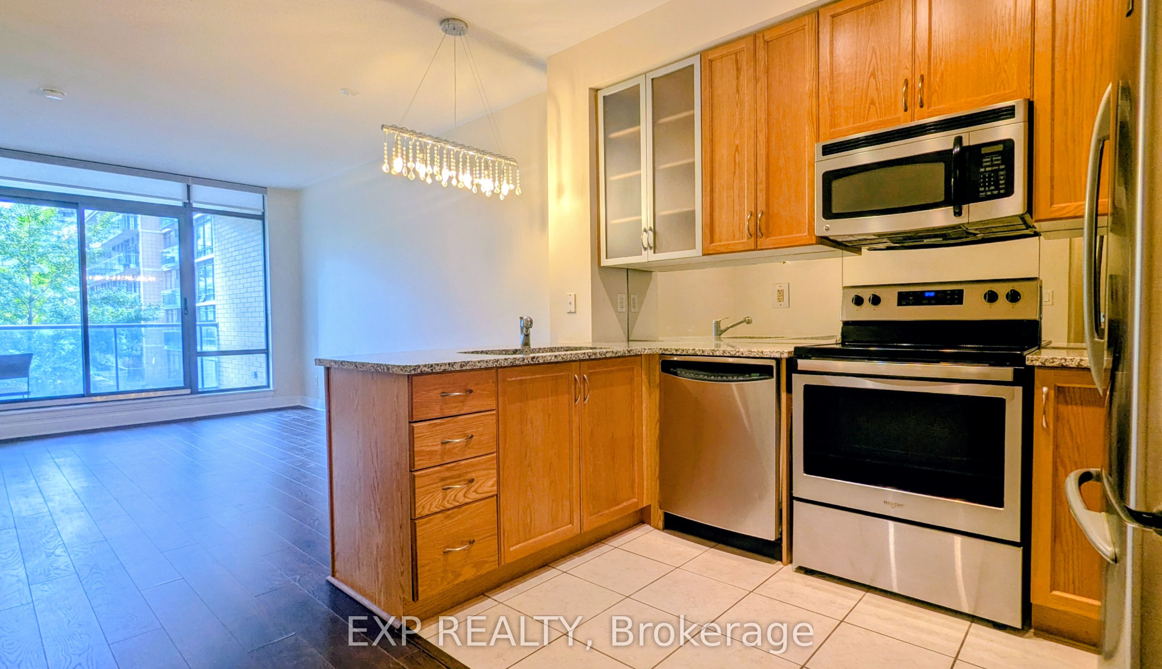 18 Yorkville Avenue 209 Property Photo 4