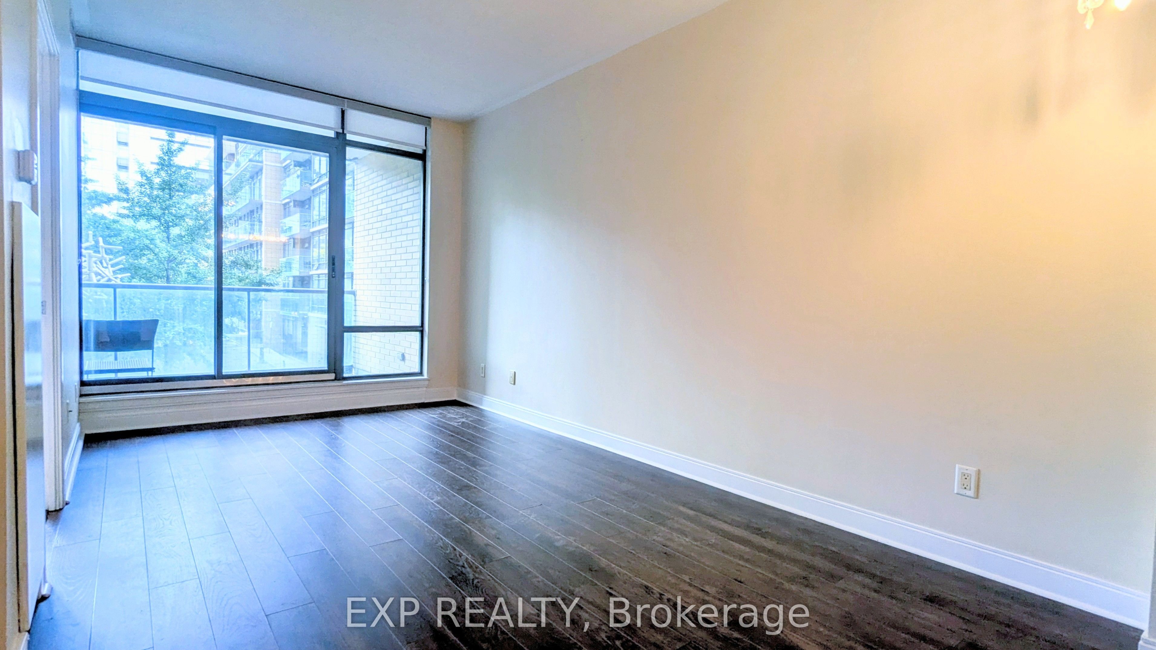 18 Yorkville Avenue 209 Property Photo 8