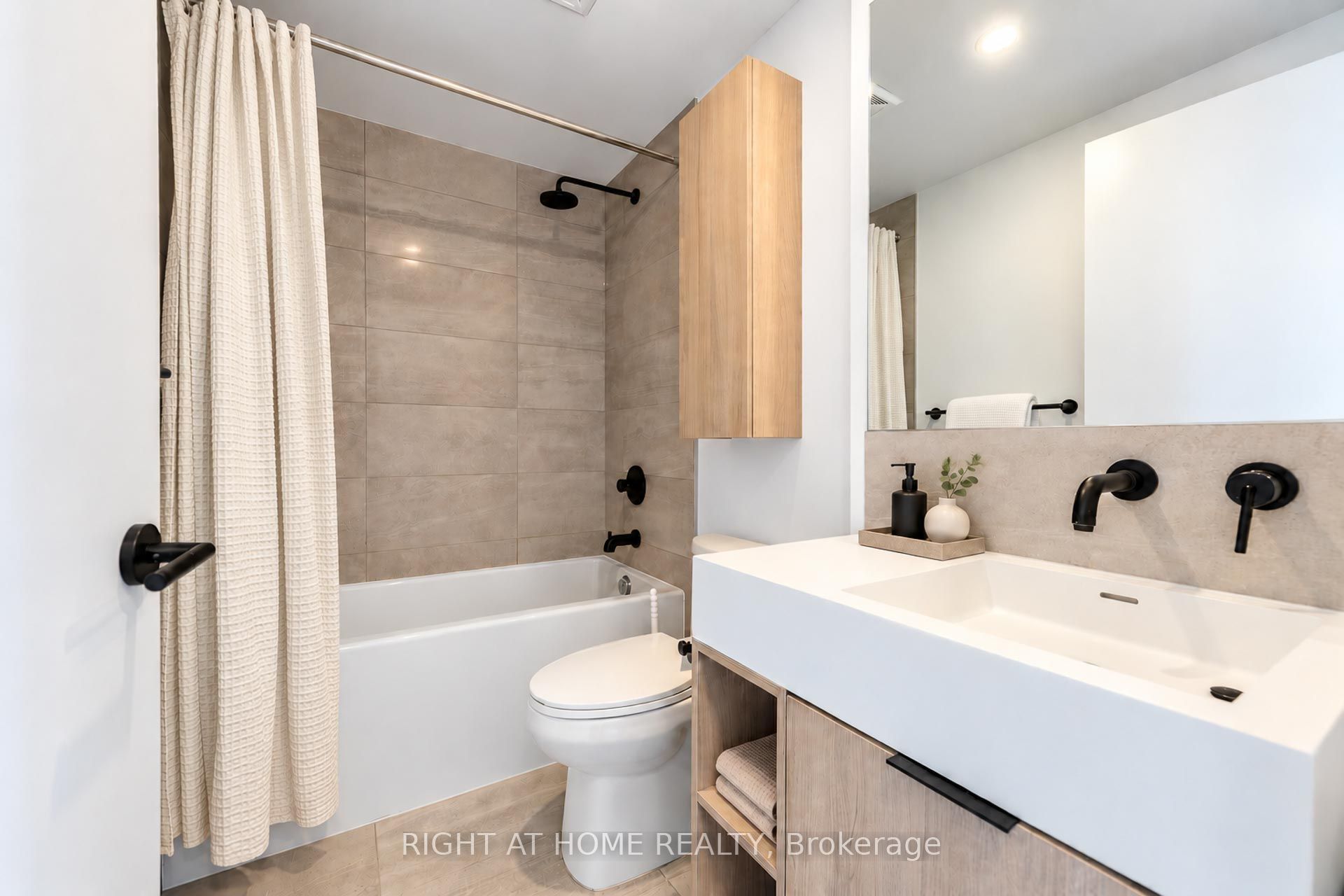 108 Peter Street 4013 Property Photo 37