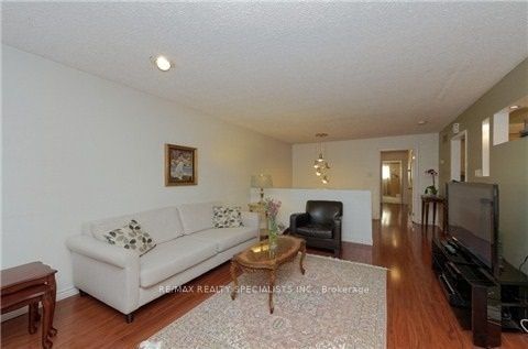 290 Mcnicoll Avenue Upper Property Photo 2