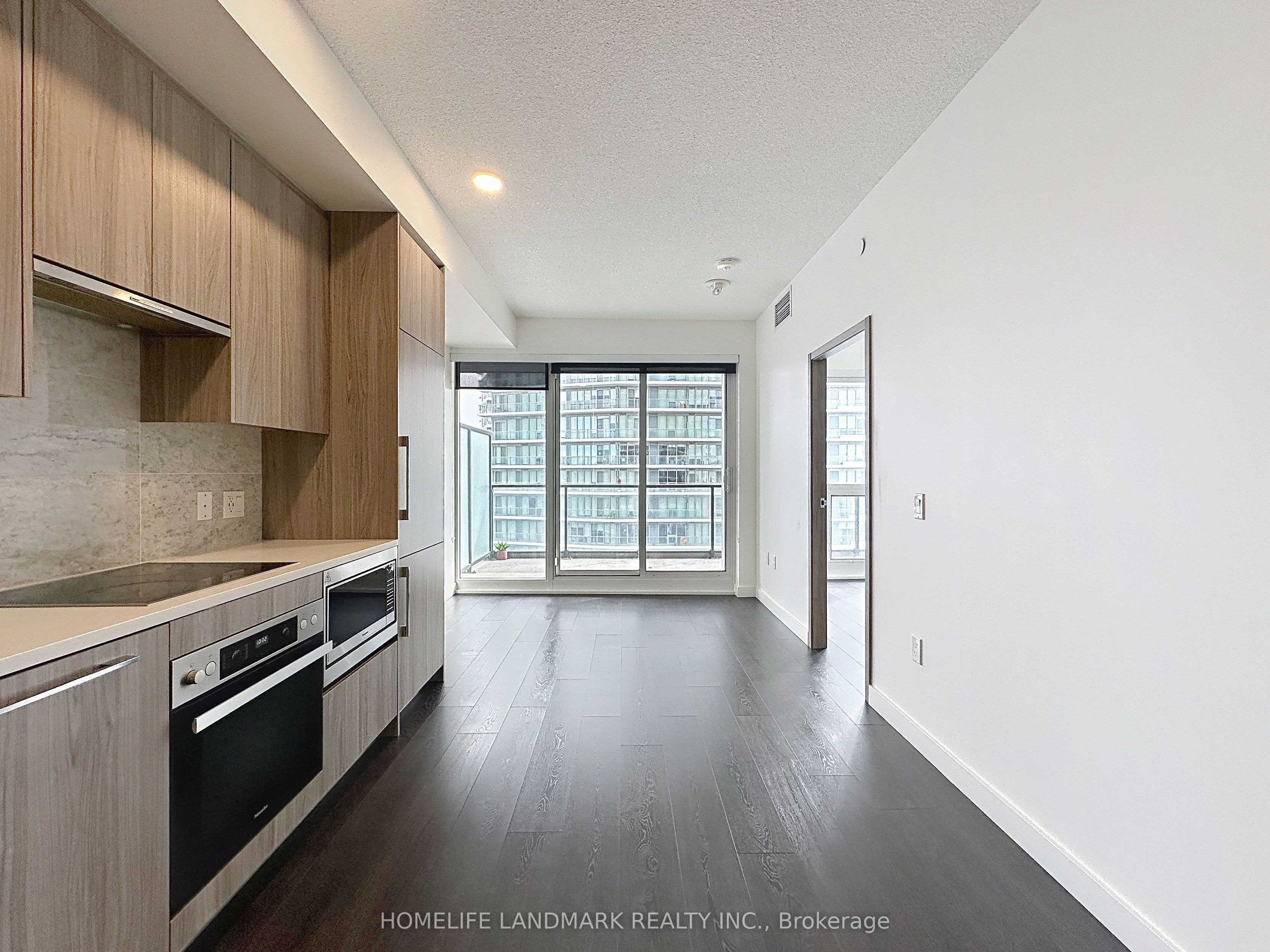 95 Mcmahon Drive 801 Property Photo 13