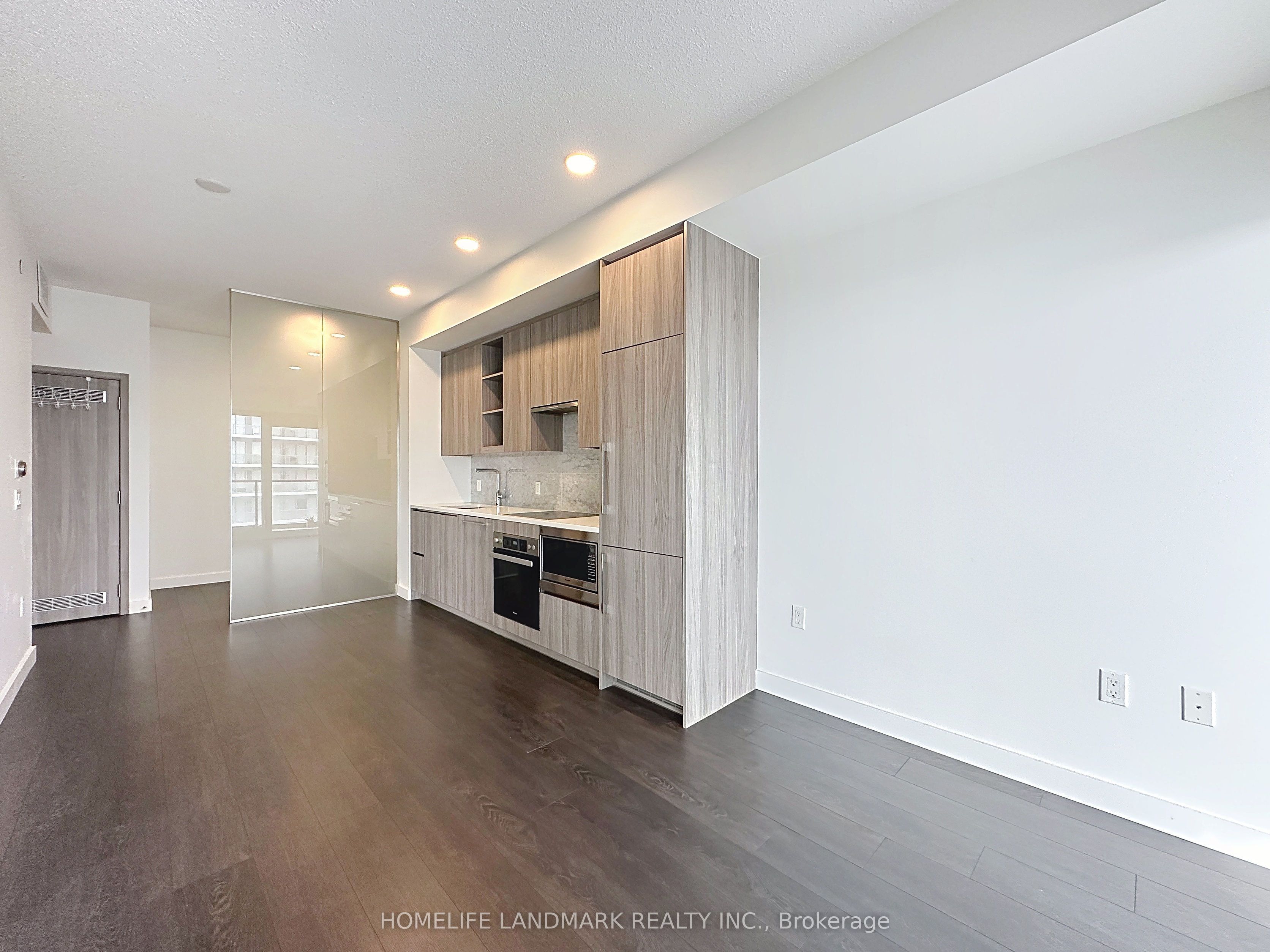 95 Mcmahon Drive 801 Property Photo 18