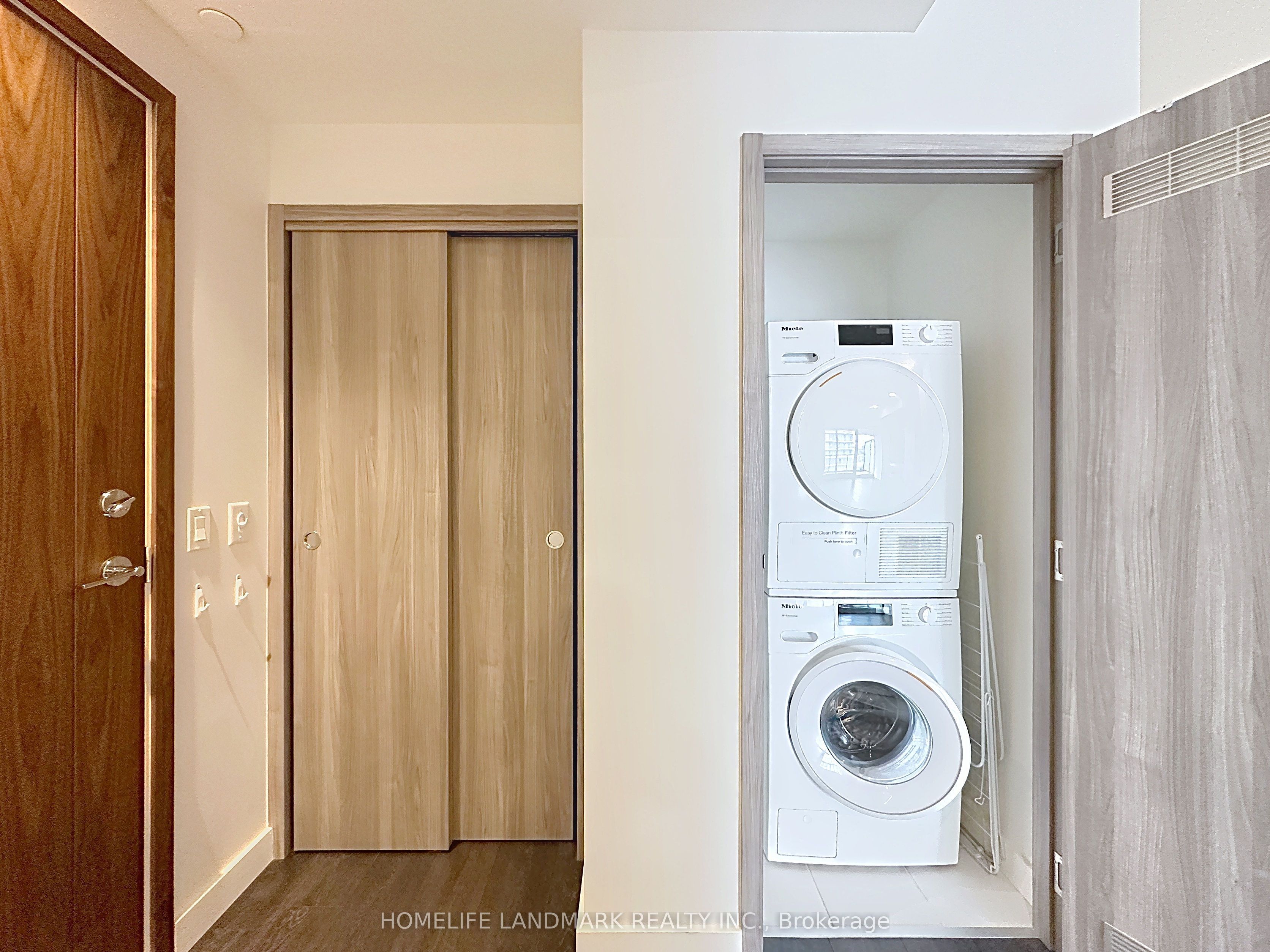 95 Mcmahon Drive 801 Property Photo 23