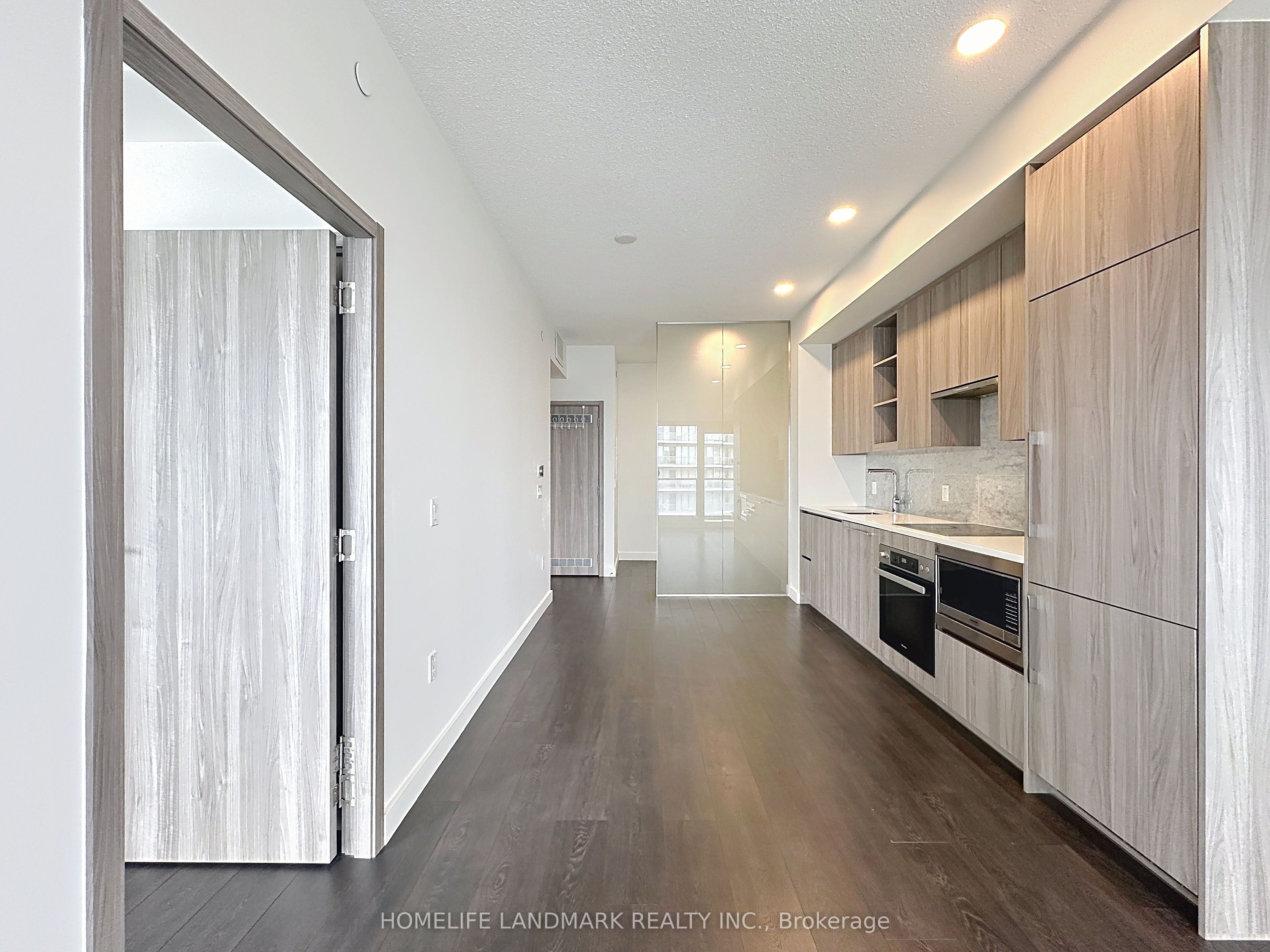 95 Mcmahon Drive 801 Property Photo 25