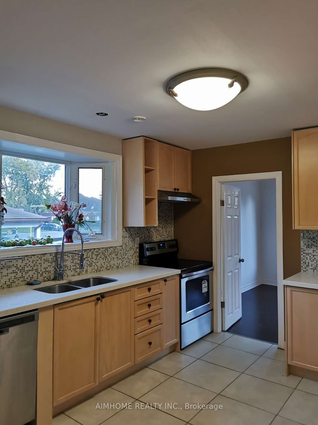 20 Lisburn Crescent Property Photo 2