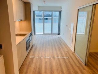 15 Queens Quay E 609 Property Photo 8