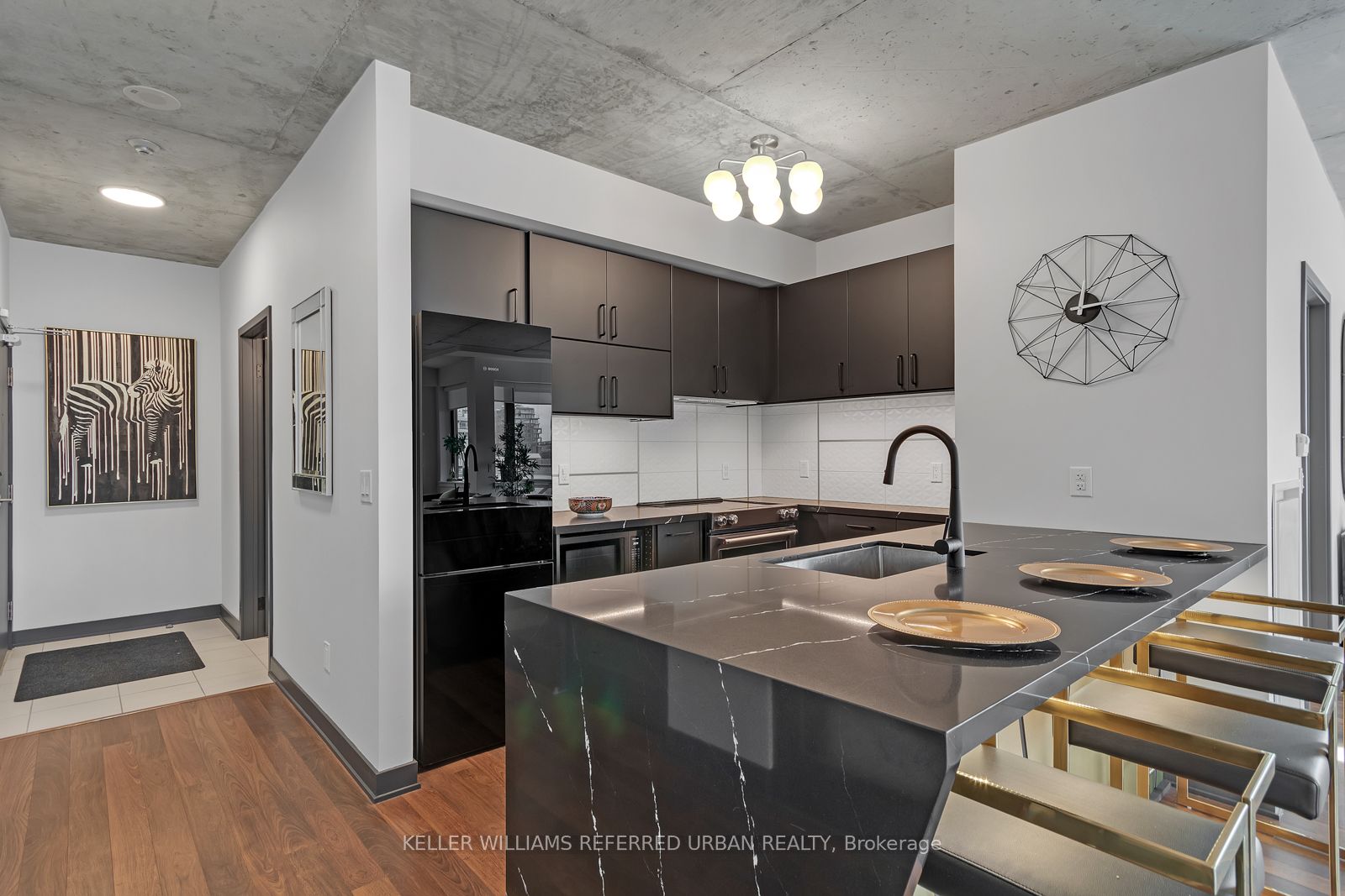 400 Wellington Street W 710 Property Photo 5