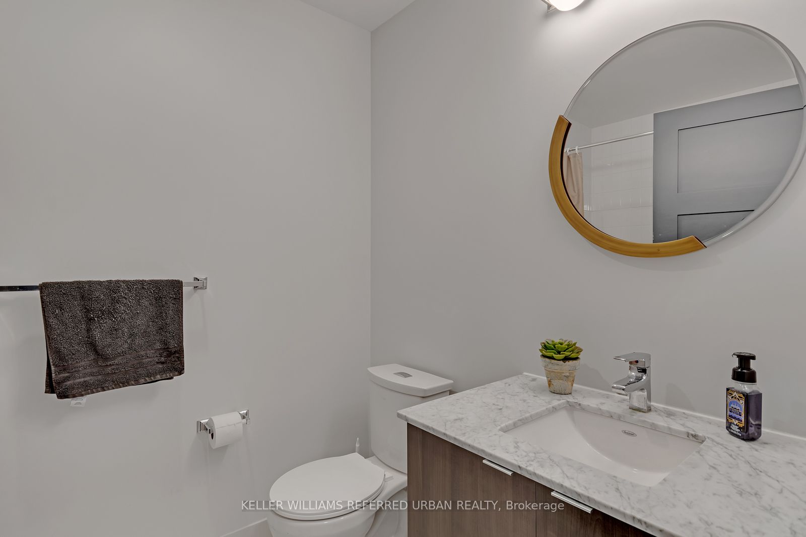 400 Wellington Street W 710 Property Photo 23