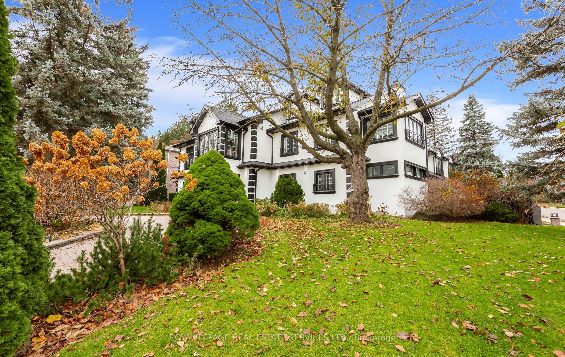 197 The Bridle Path Property Photo 4