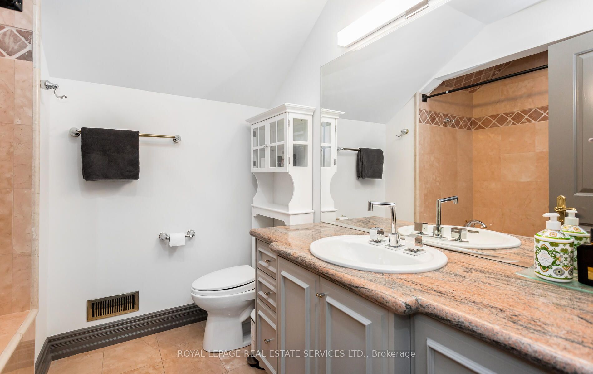 197 The Bridle Path Property Photo 33