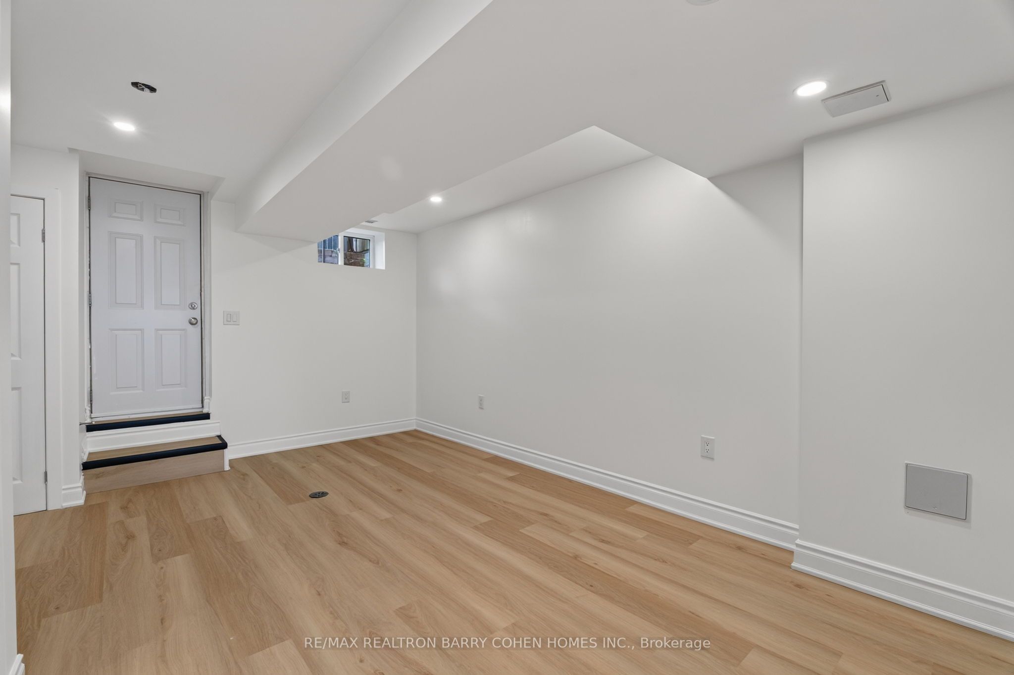 371 Howland Avenue Lower Property Photo 3