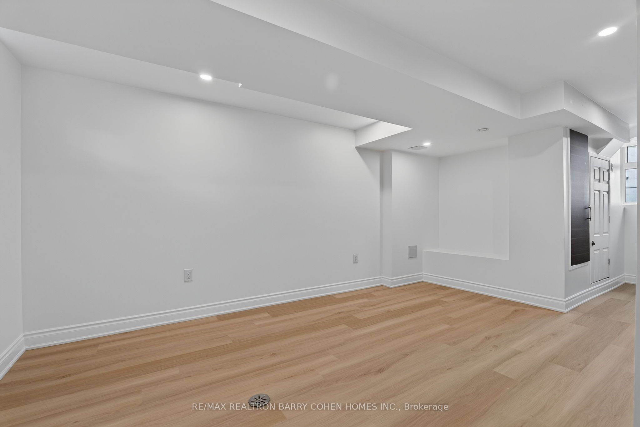 371 Howland Avenue Lower Property Photo 4