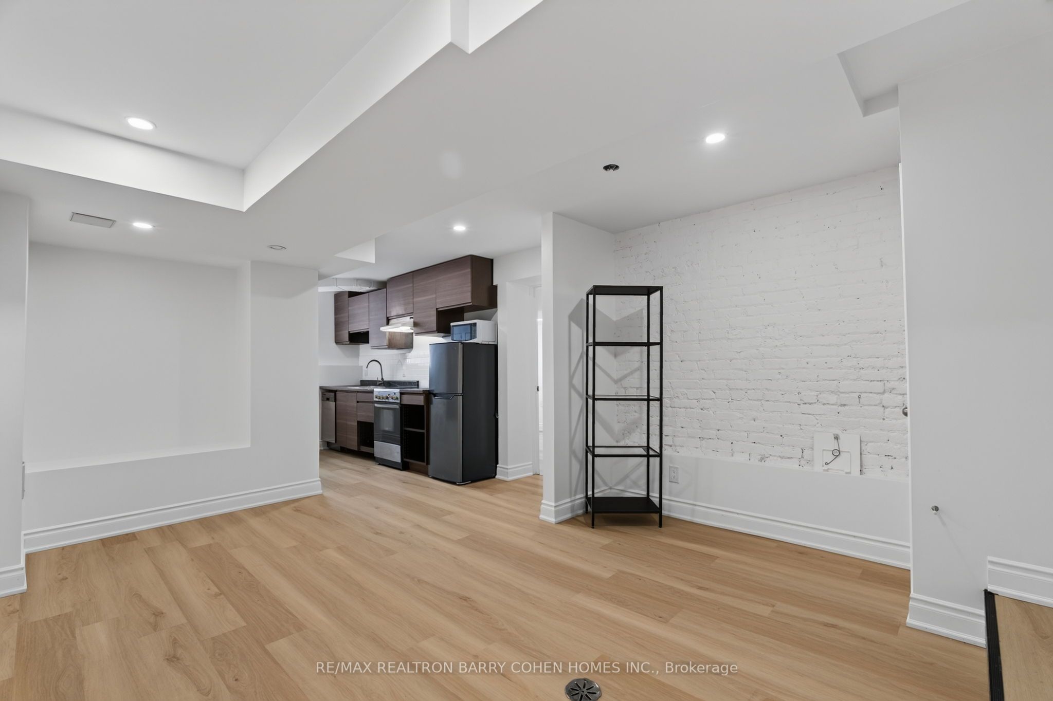 371 Howland Avenue Lower Property Photo 6