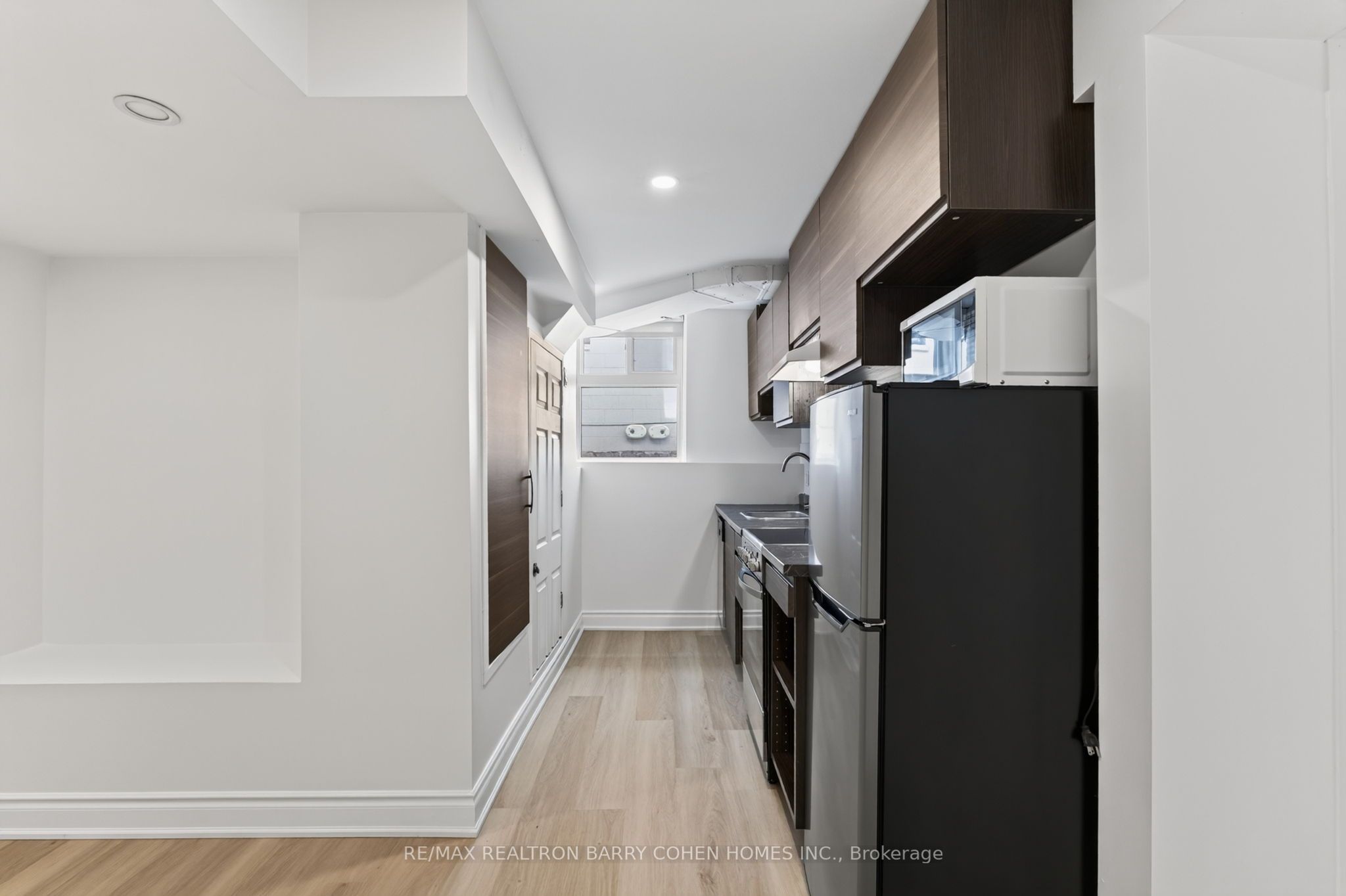 371 Howland Avenue Lower Property Photo 8