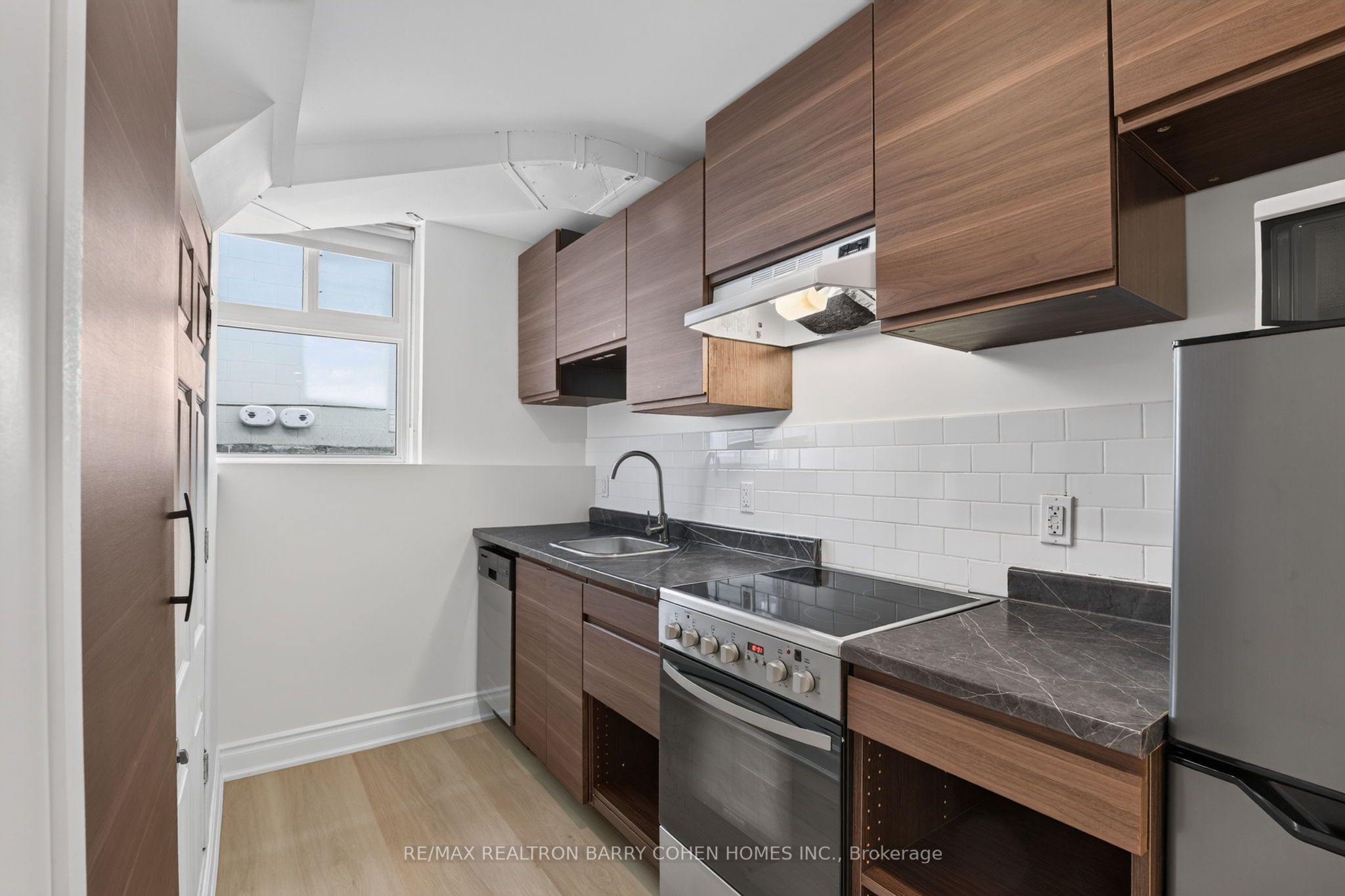 371 Howland Avenue Lower Property Photo 9