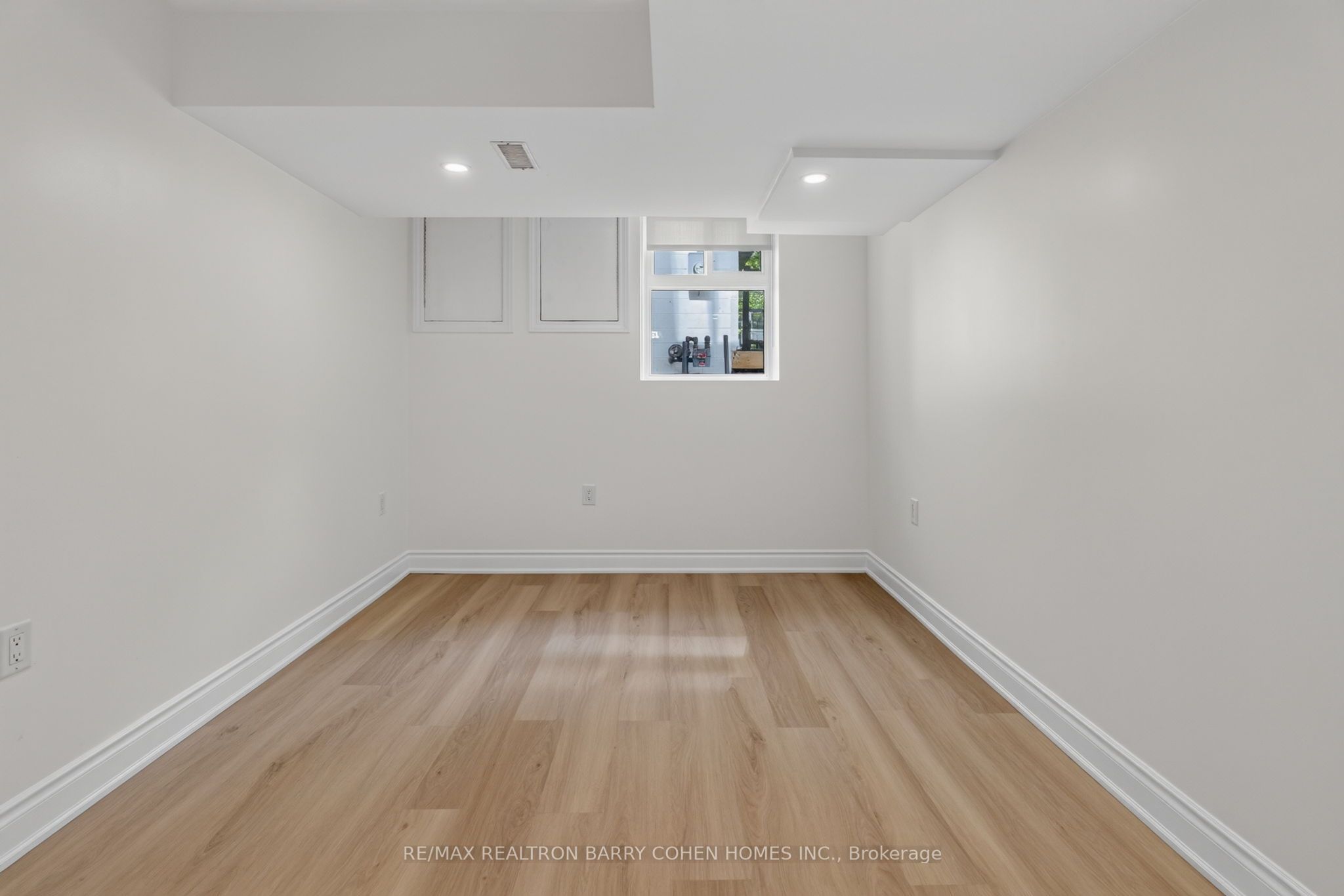 371 Howland Avenue Lower Property Photo 10