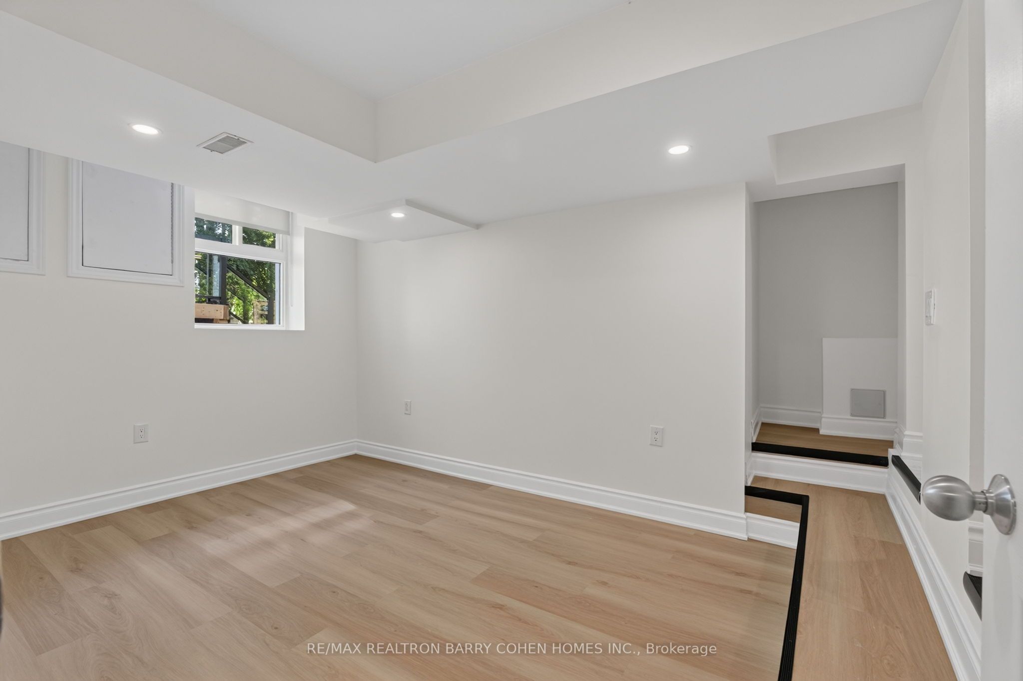 371 Howland Avenue Lower Property Photo 11