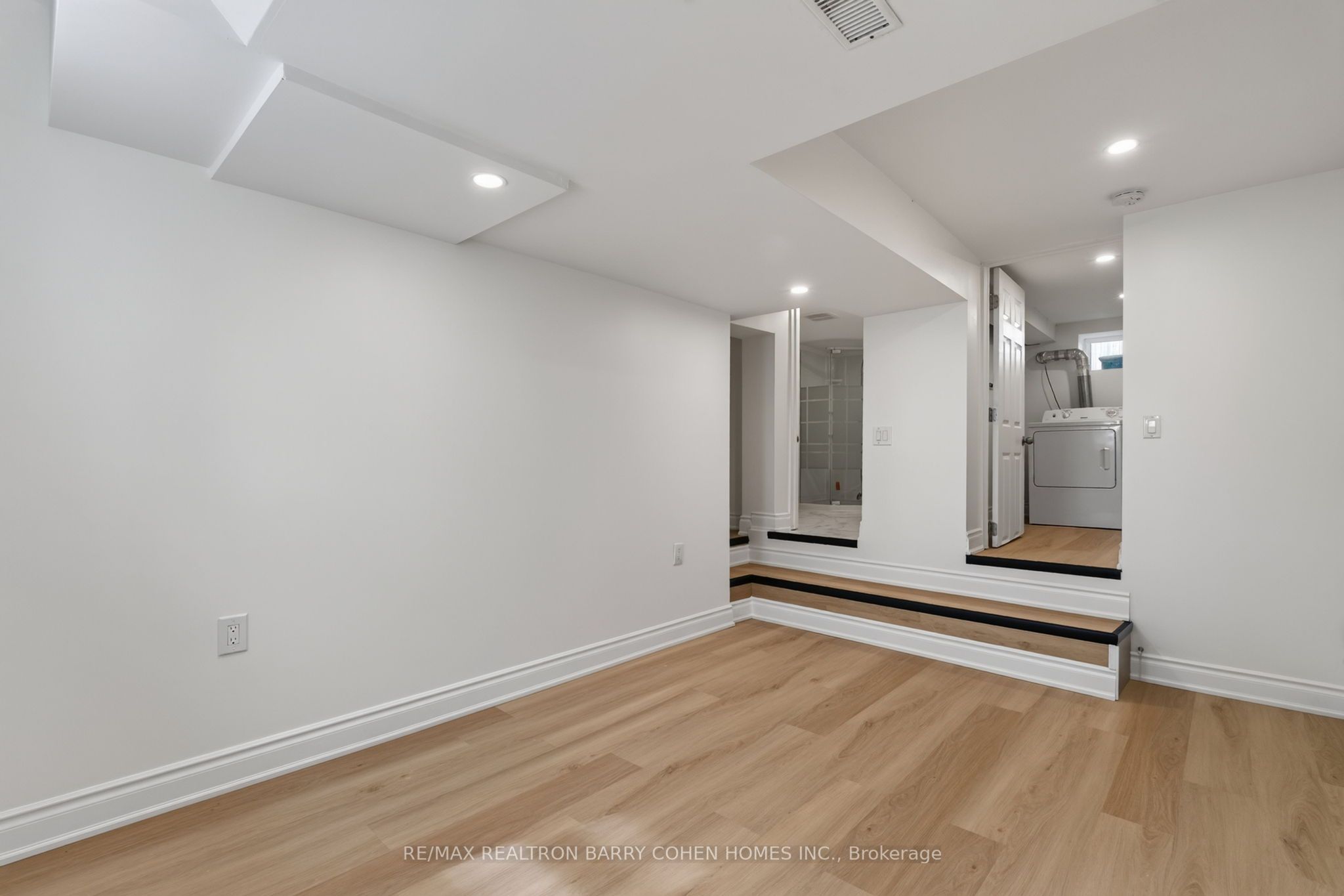 371 Howland Avenue Lower Property Photo 12