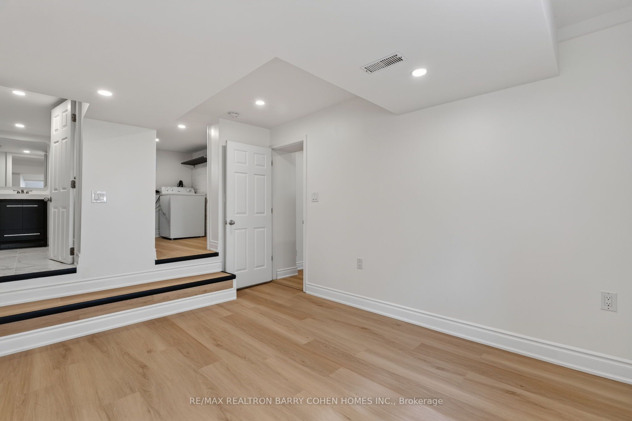 371 Howland Avenue Lower Property Photo 13