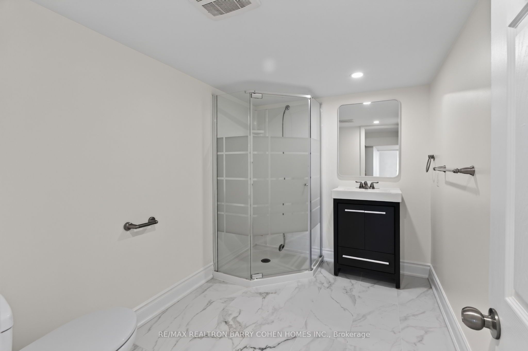 371 Howland Avenue Lower Property Photo 15