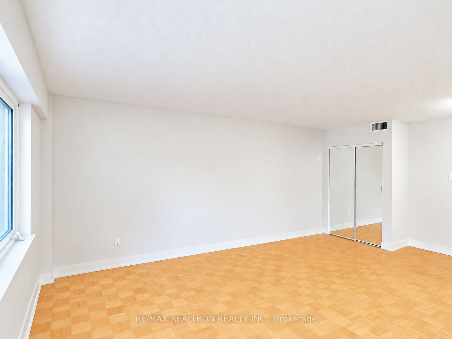 95 Lawton Boulevard 104 Property Photo 3