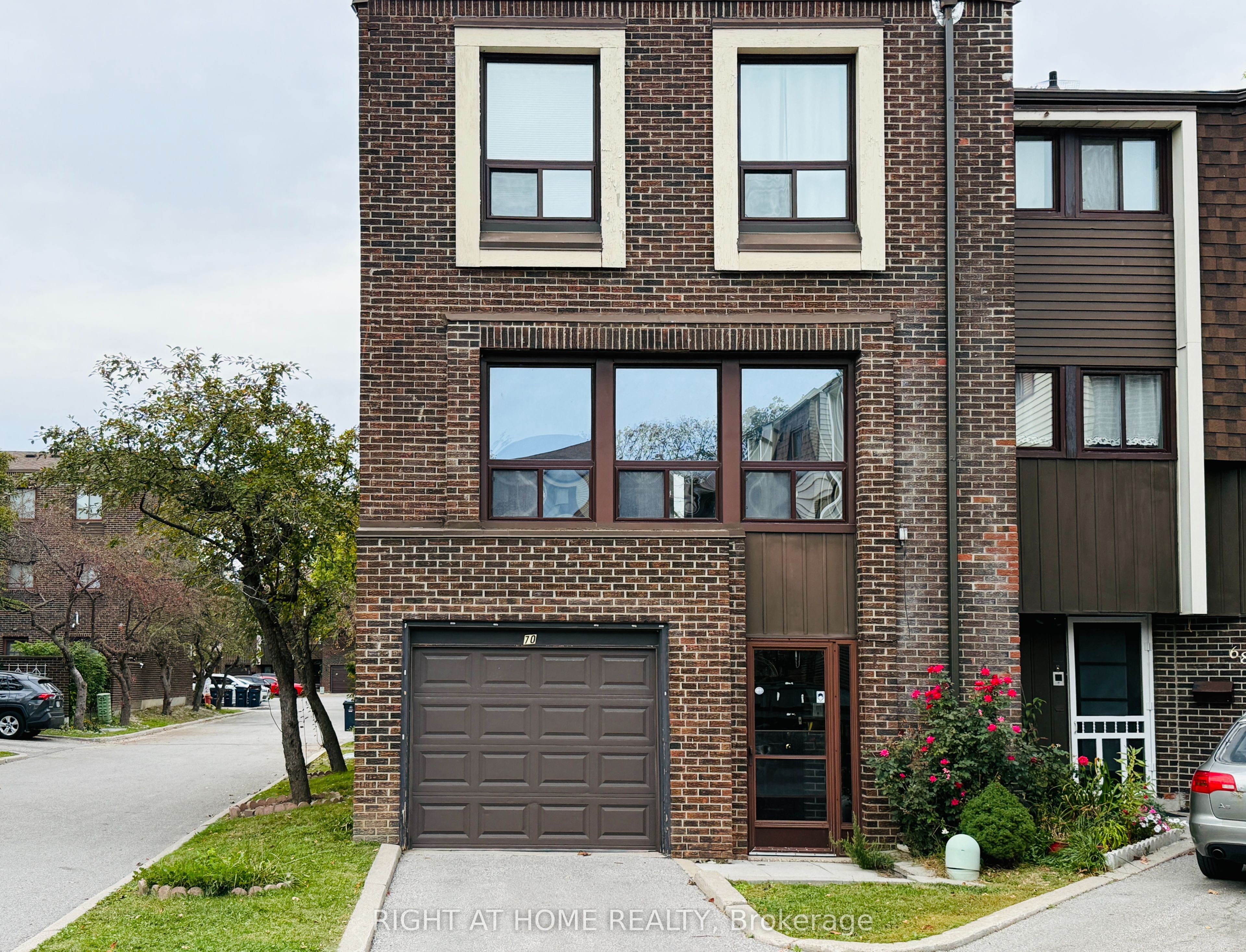 70 Spire Hillway Way Property Photo 1