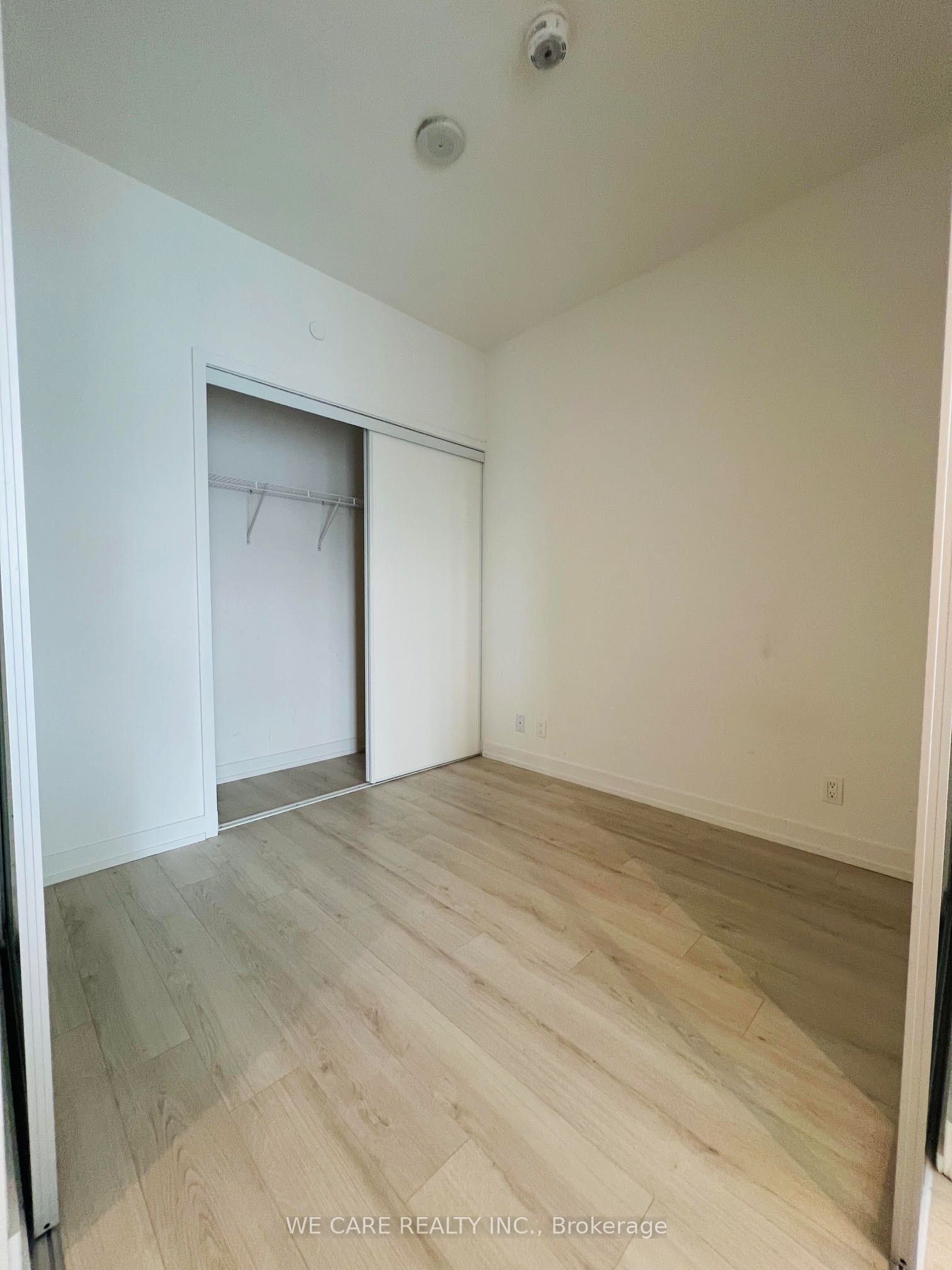 33 Helendale Avenue 2208 Property Photo 6
