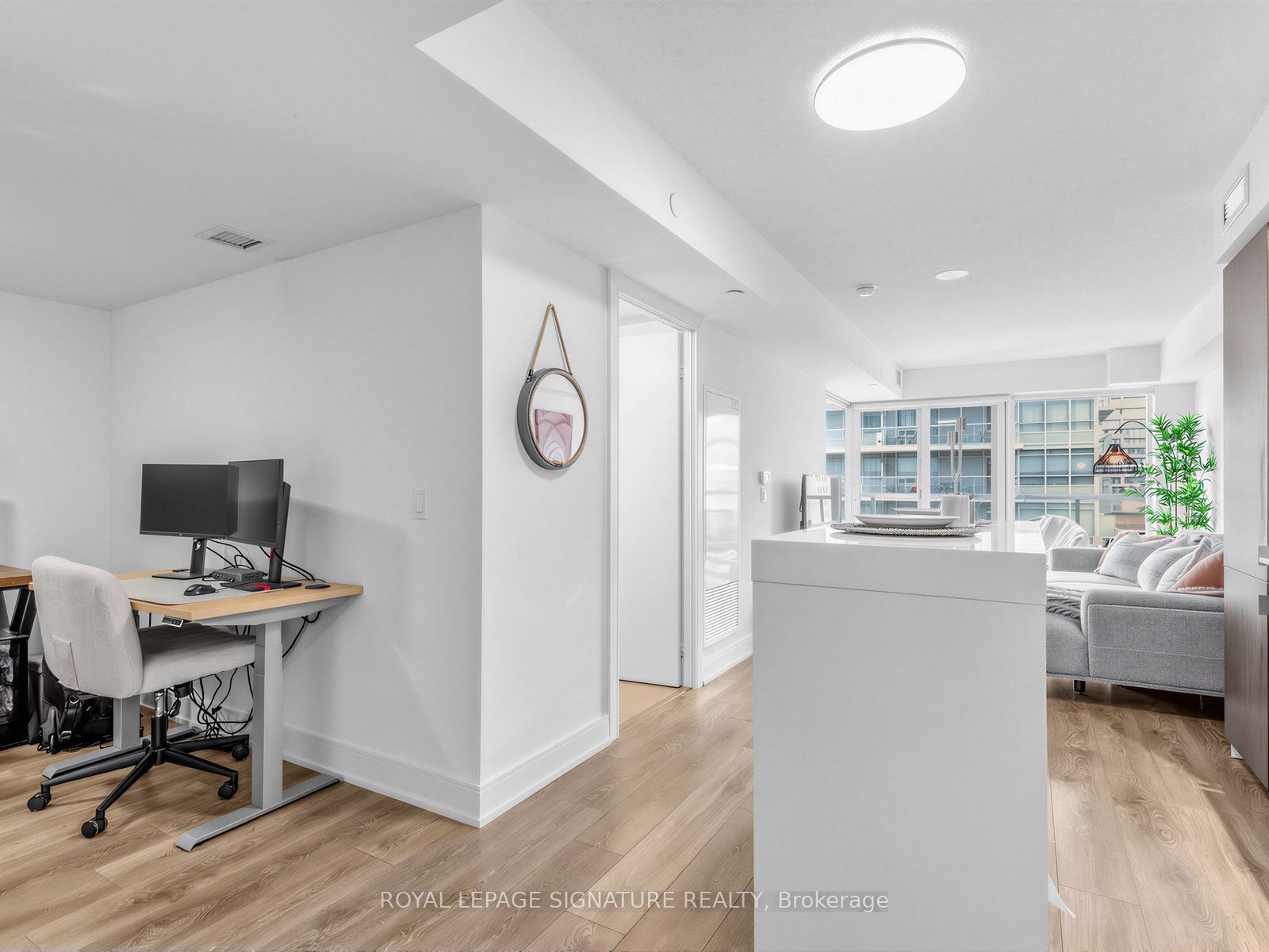 89 Mcgill Street 1204 Property Photo 4