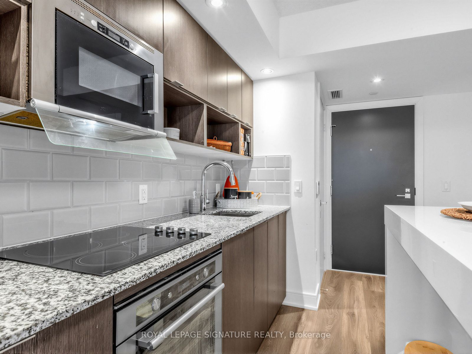 89 Mcgill Street 1204 Property Photo 8