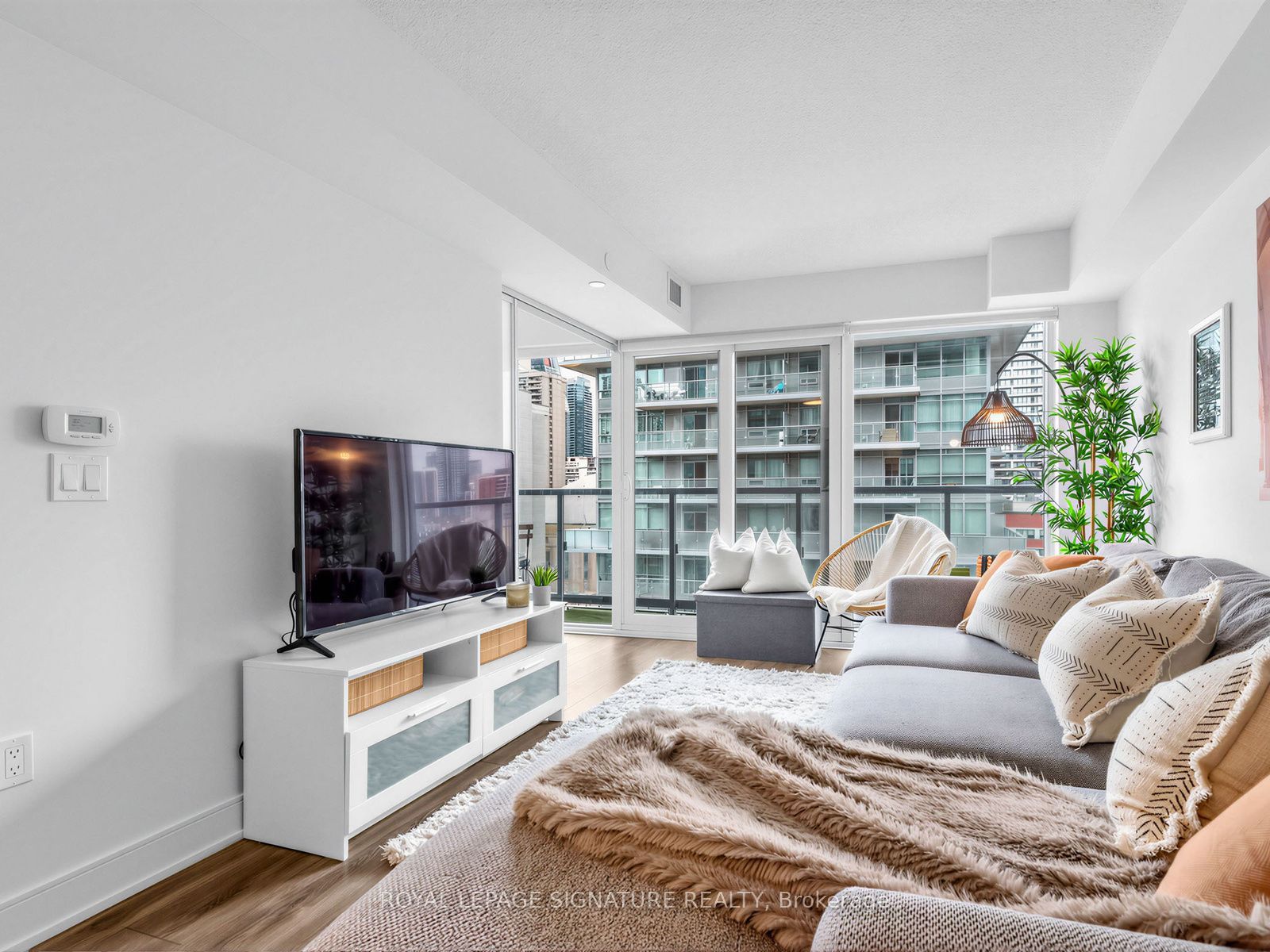 89 Mcgill Street 1204 Property Photo 16