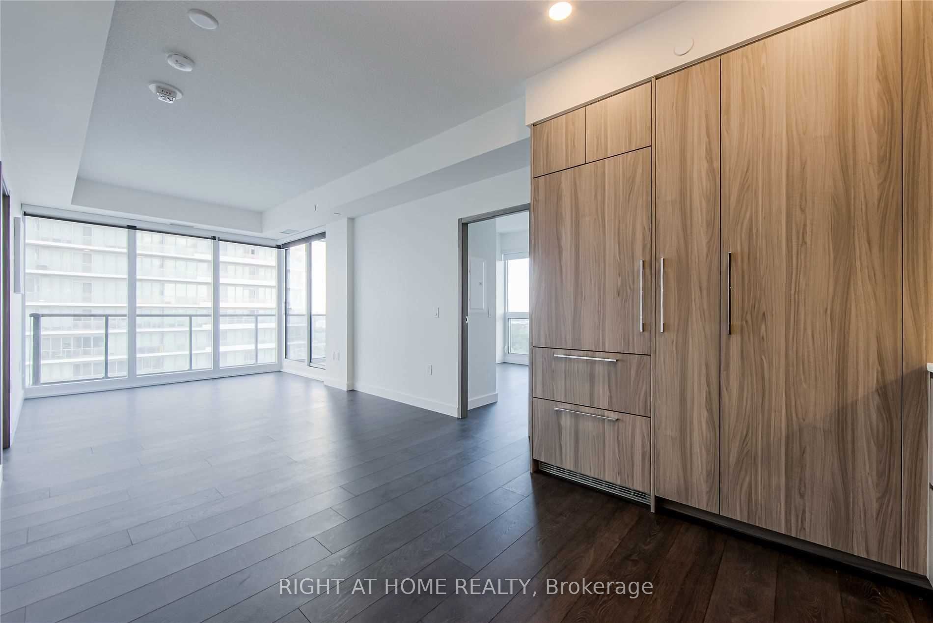 95 Mcmahon Drive 1602 Property Photo 6