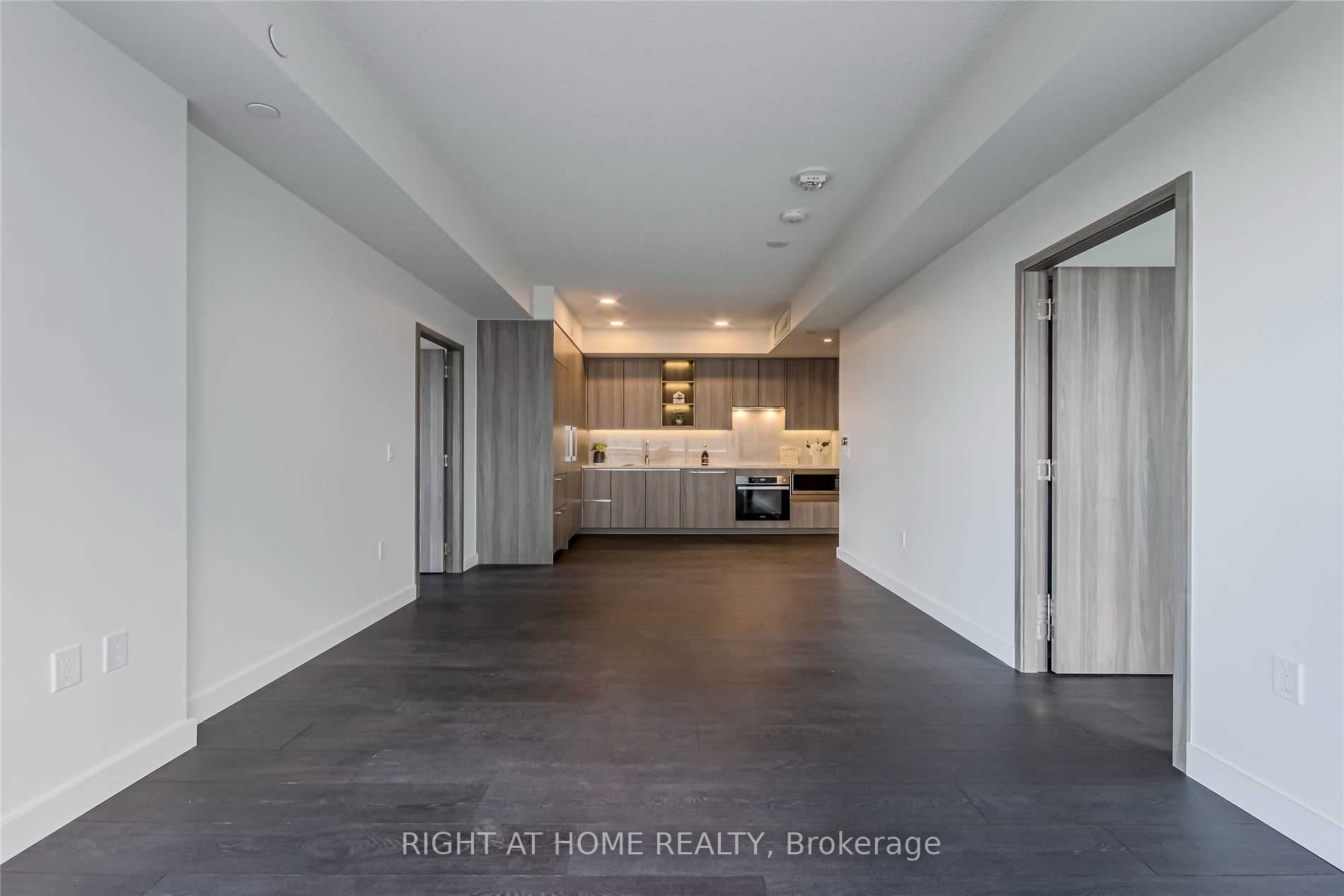 95 Mcmahon Drive 1602 Property Photo 10
