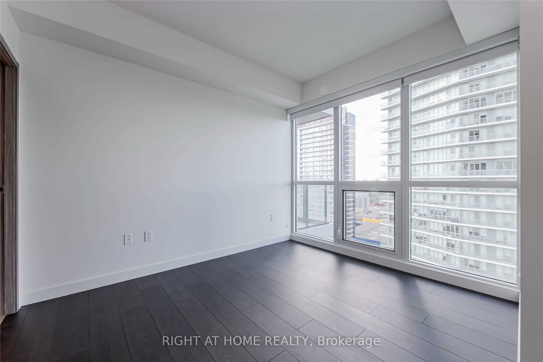95 Mcmahon Drive 1602 Property Photo 11